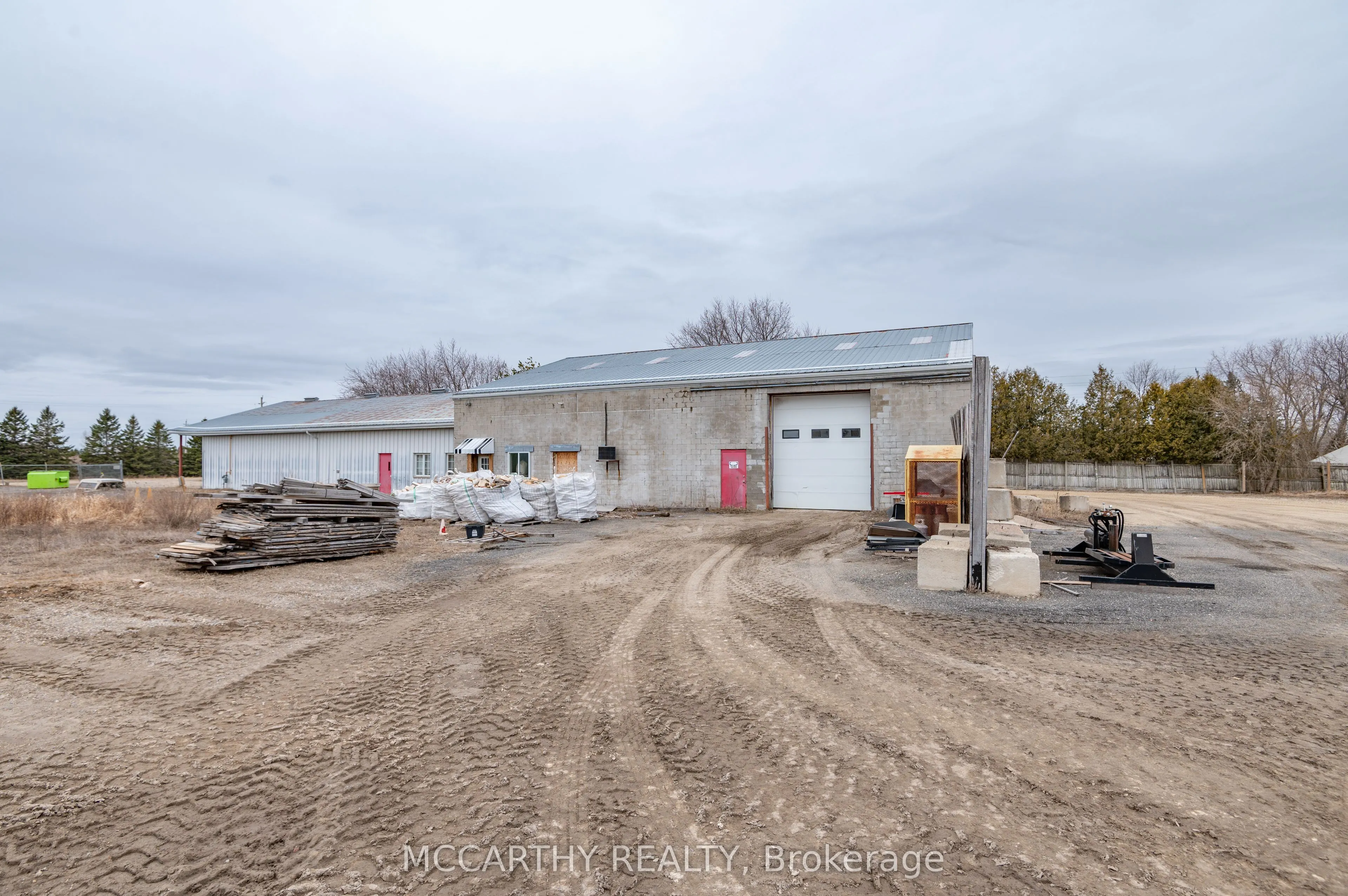 443 Main Street W