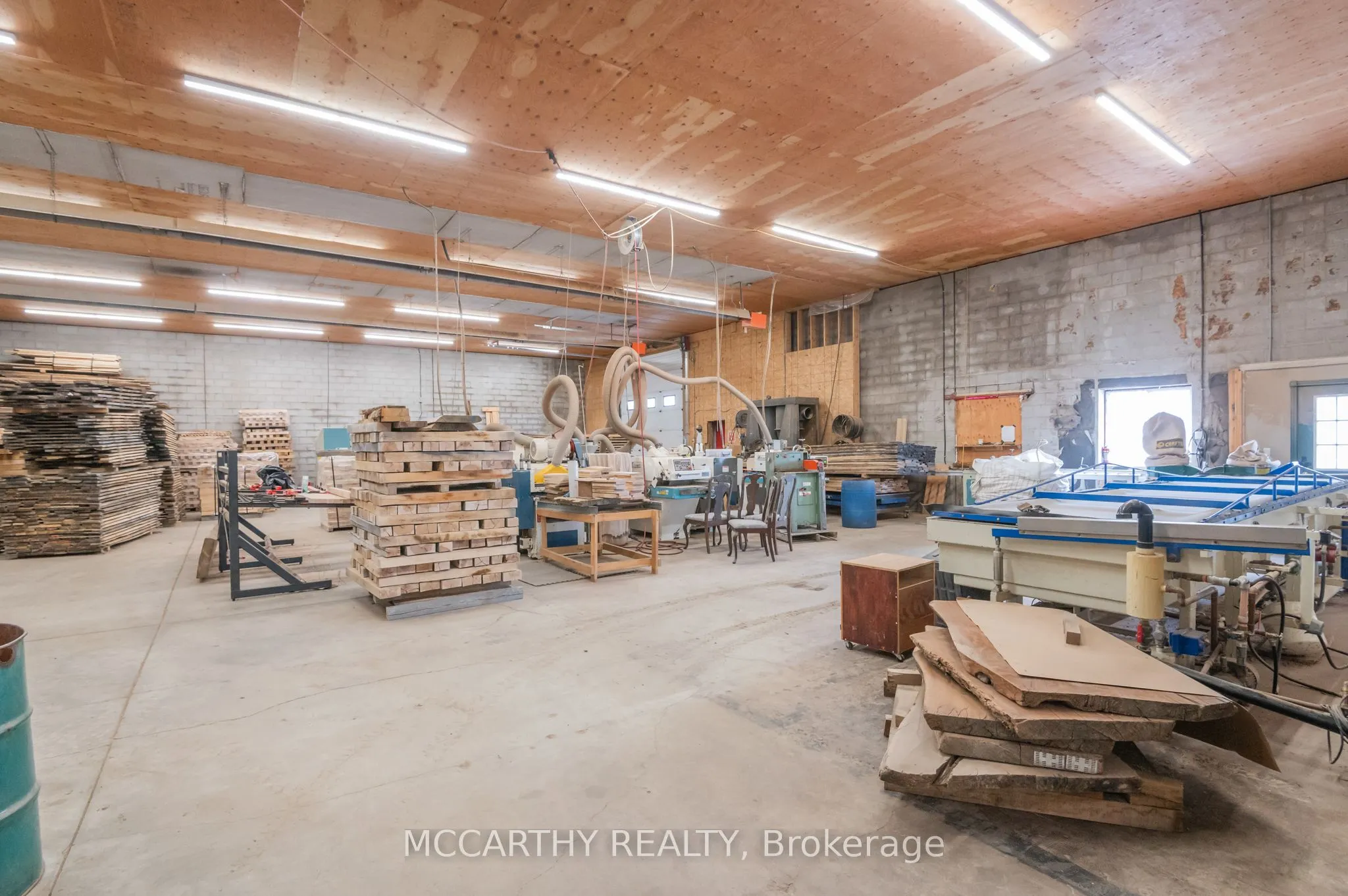 443 Main Street W