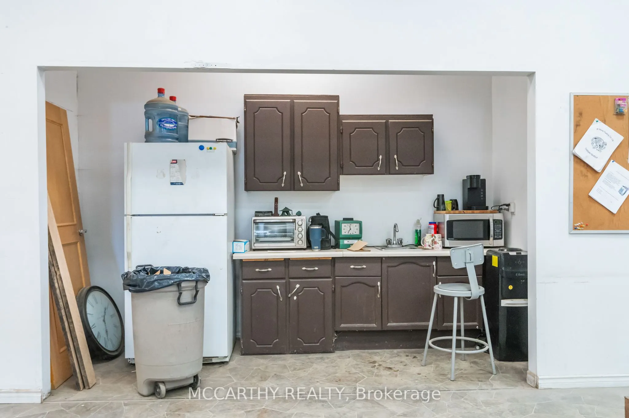 443 Main Street W