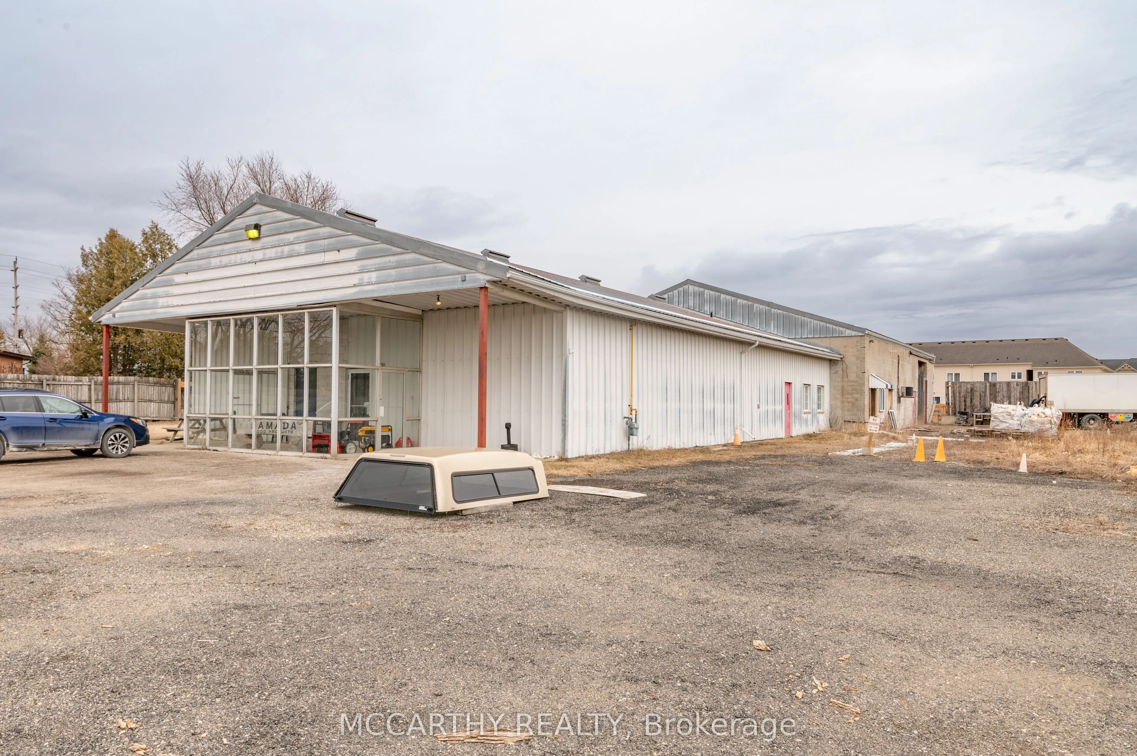 443 Main Street W