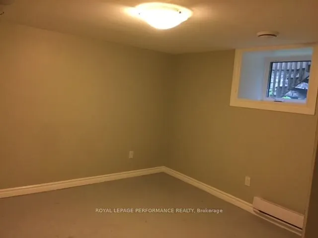 28 SWEETLAND Avenue