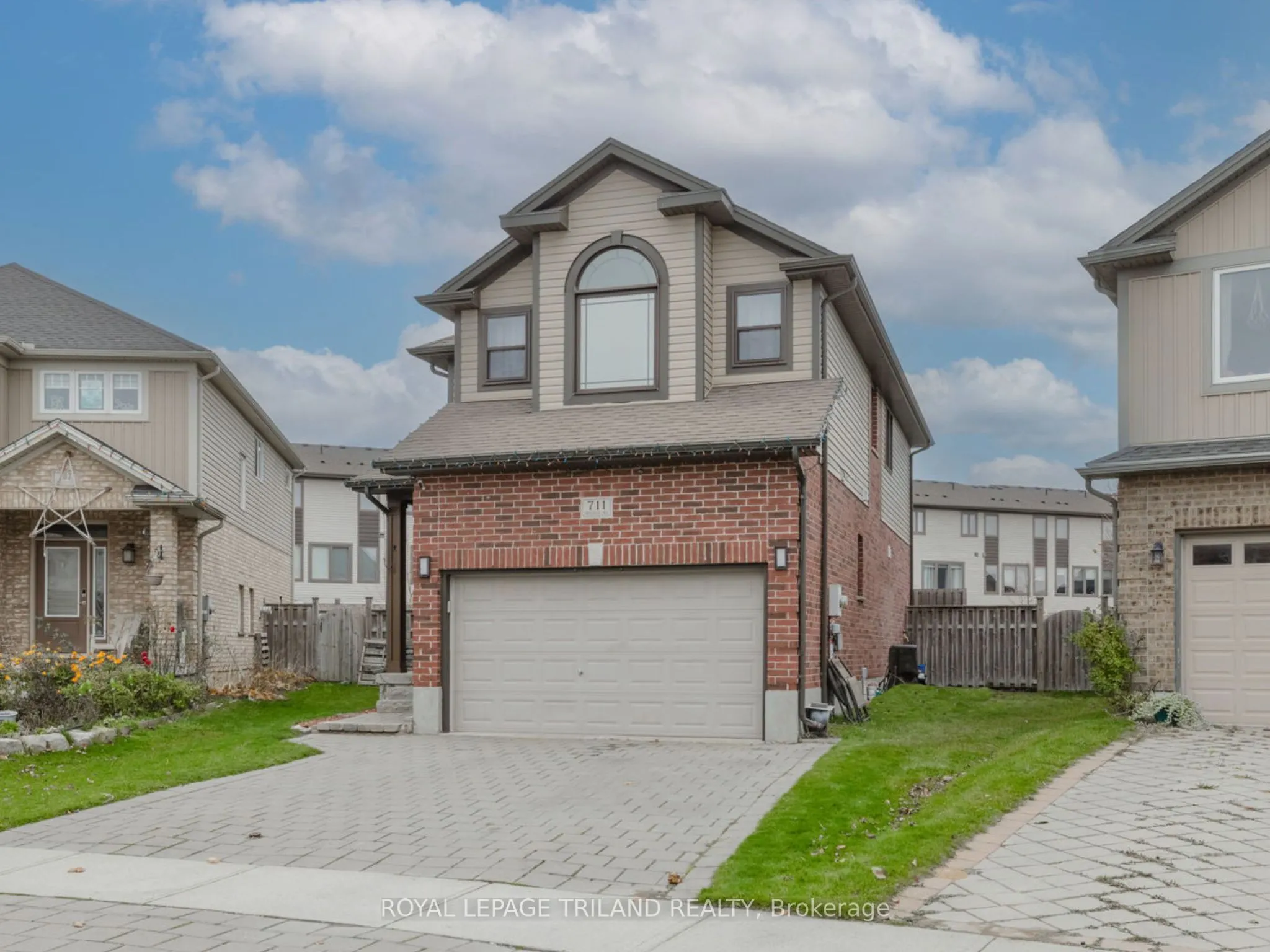 711 Springwood Crescent