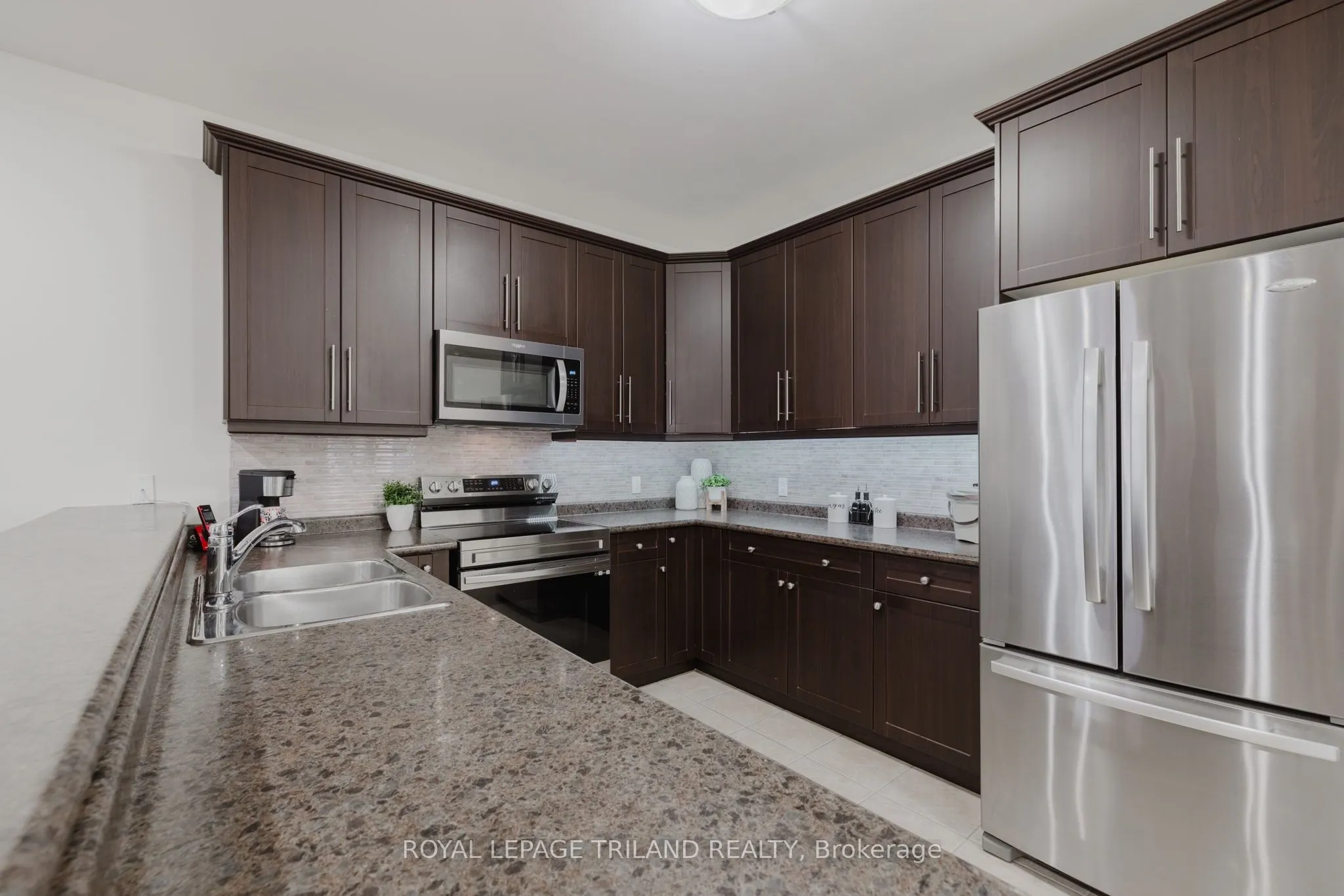 711 Springwood Crescent
