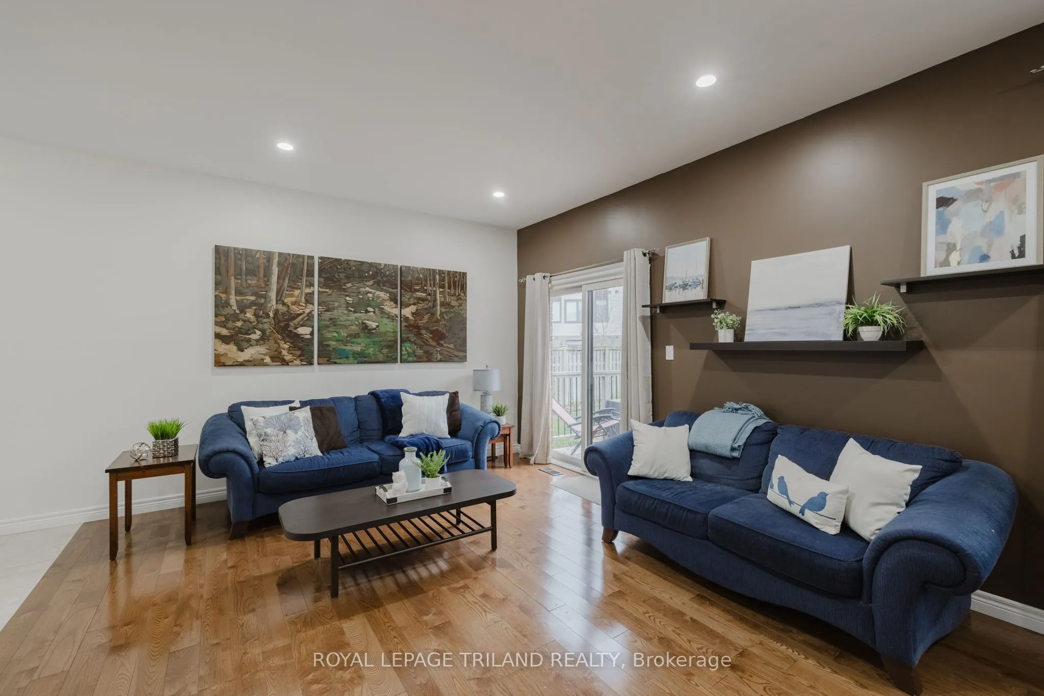 711 Springwood Crescent