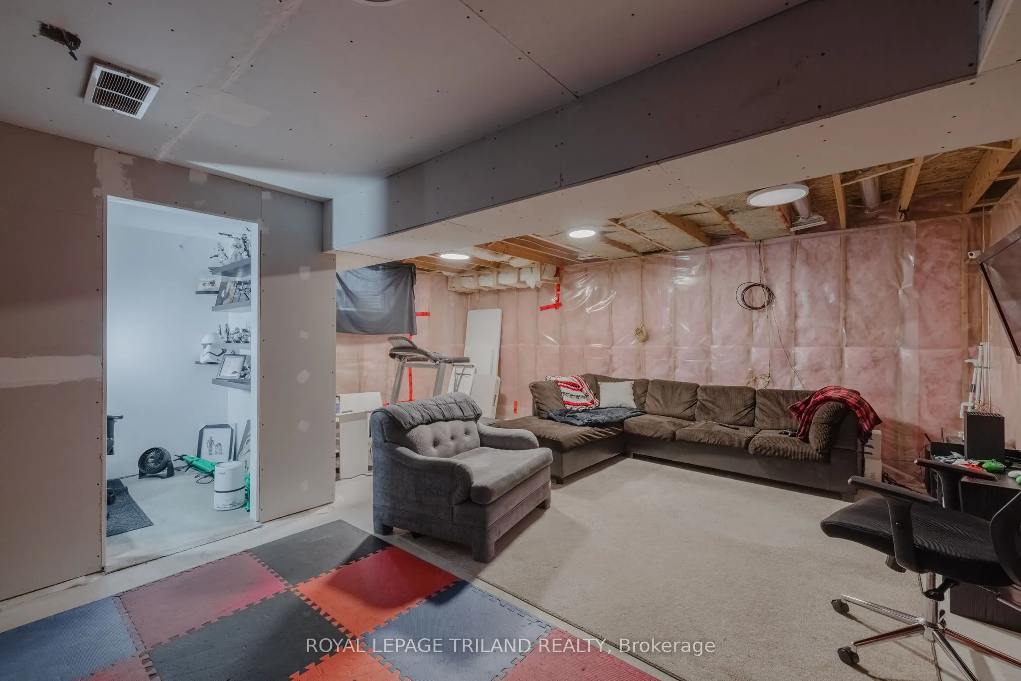 711 Springwood Crescent