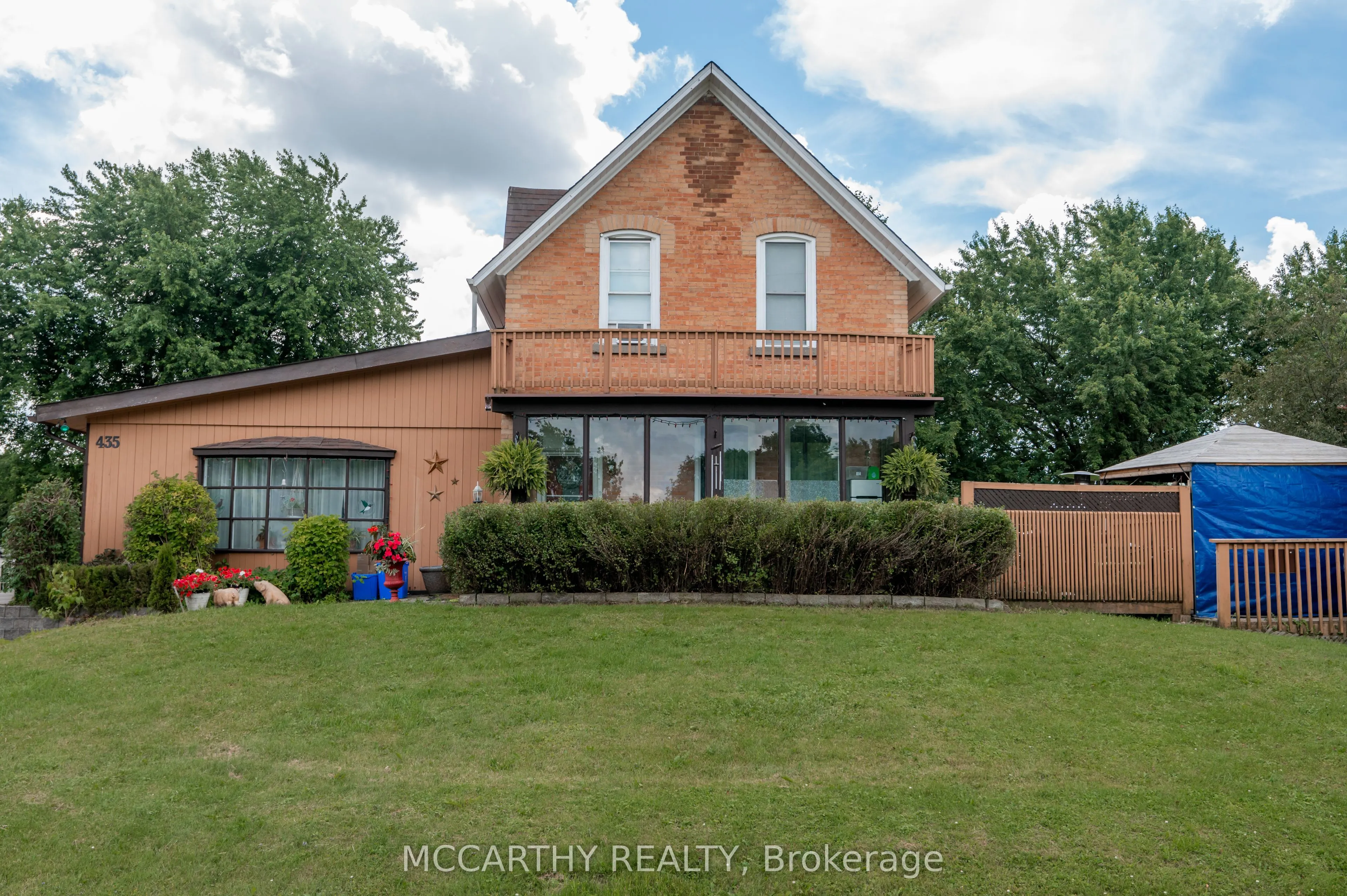 435 Main Street W