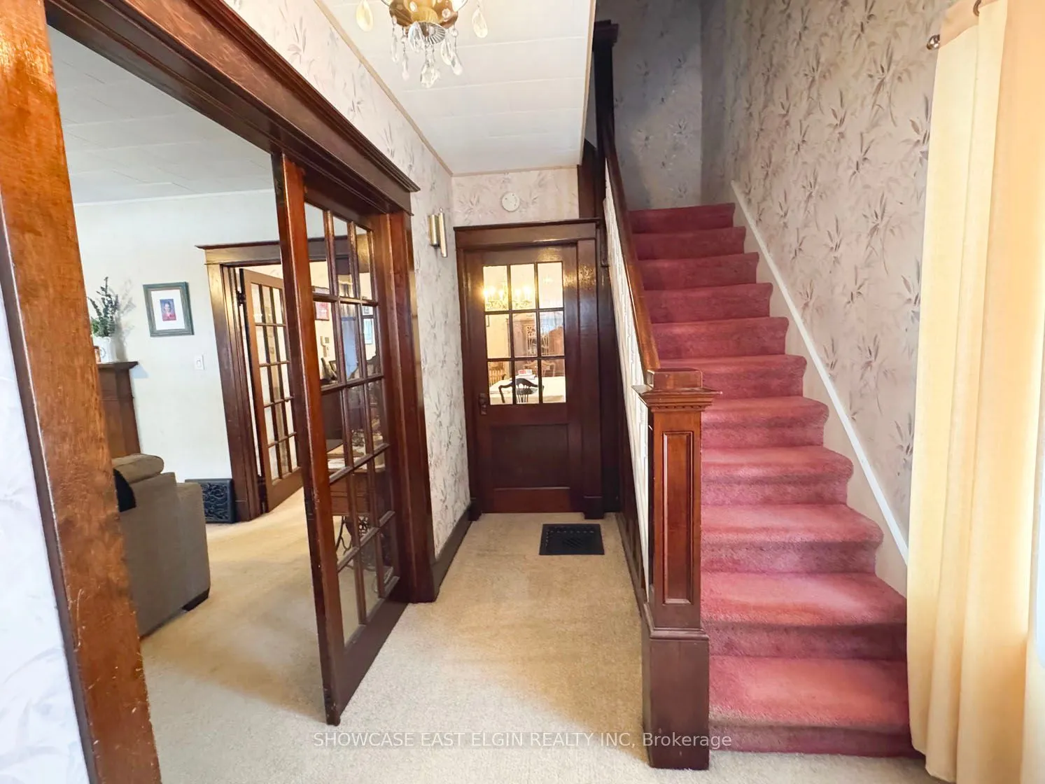 264 John Street S