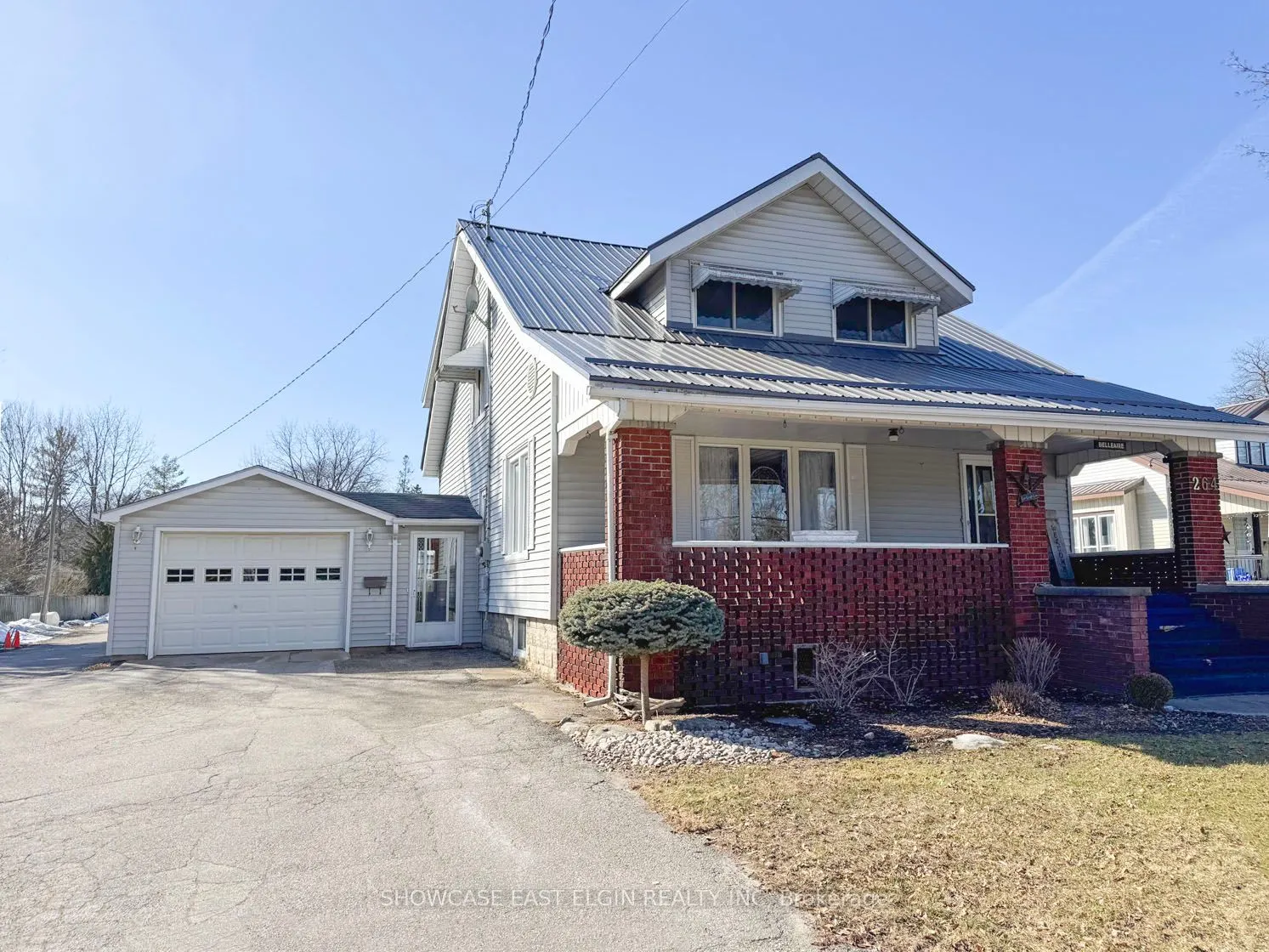 264 John Street S