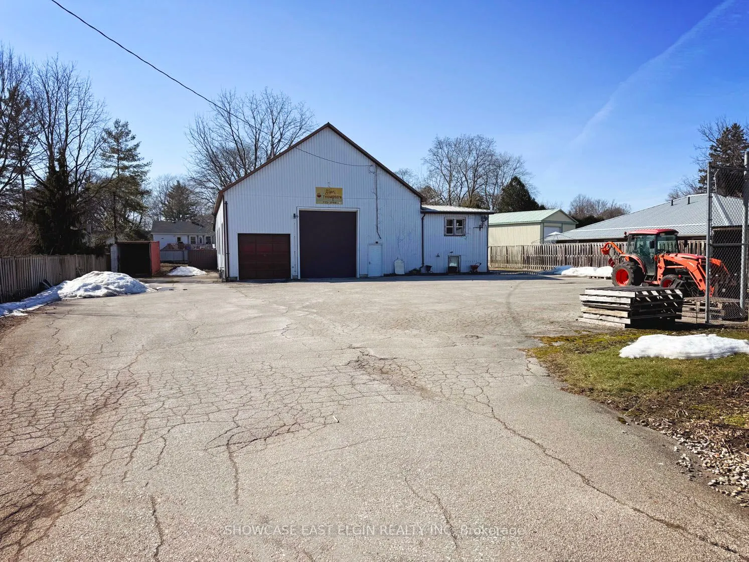 264 John Street S
