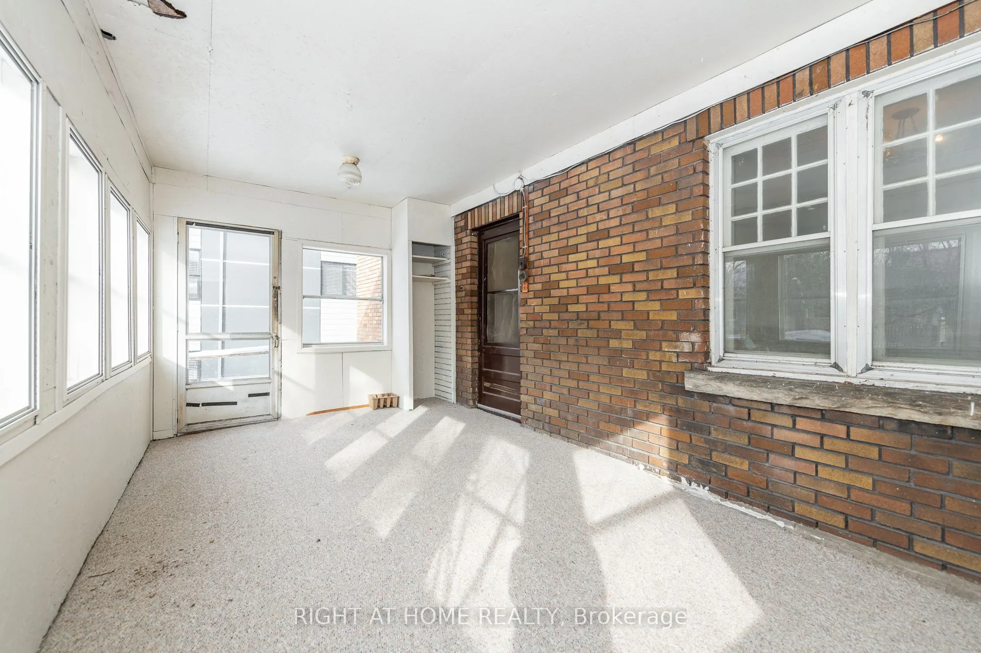 344 Tweedsmuir Avenue