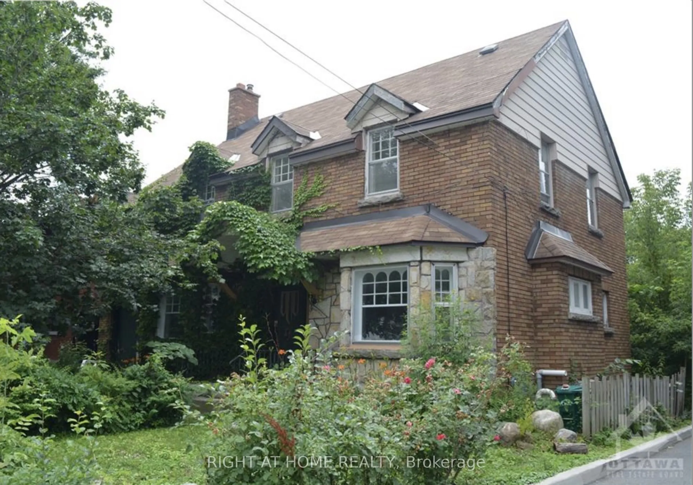 344 Tweedsmuir Avenue