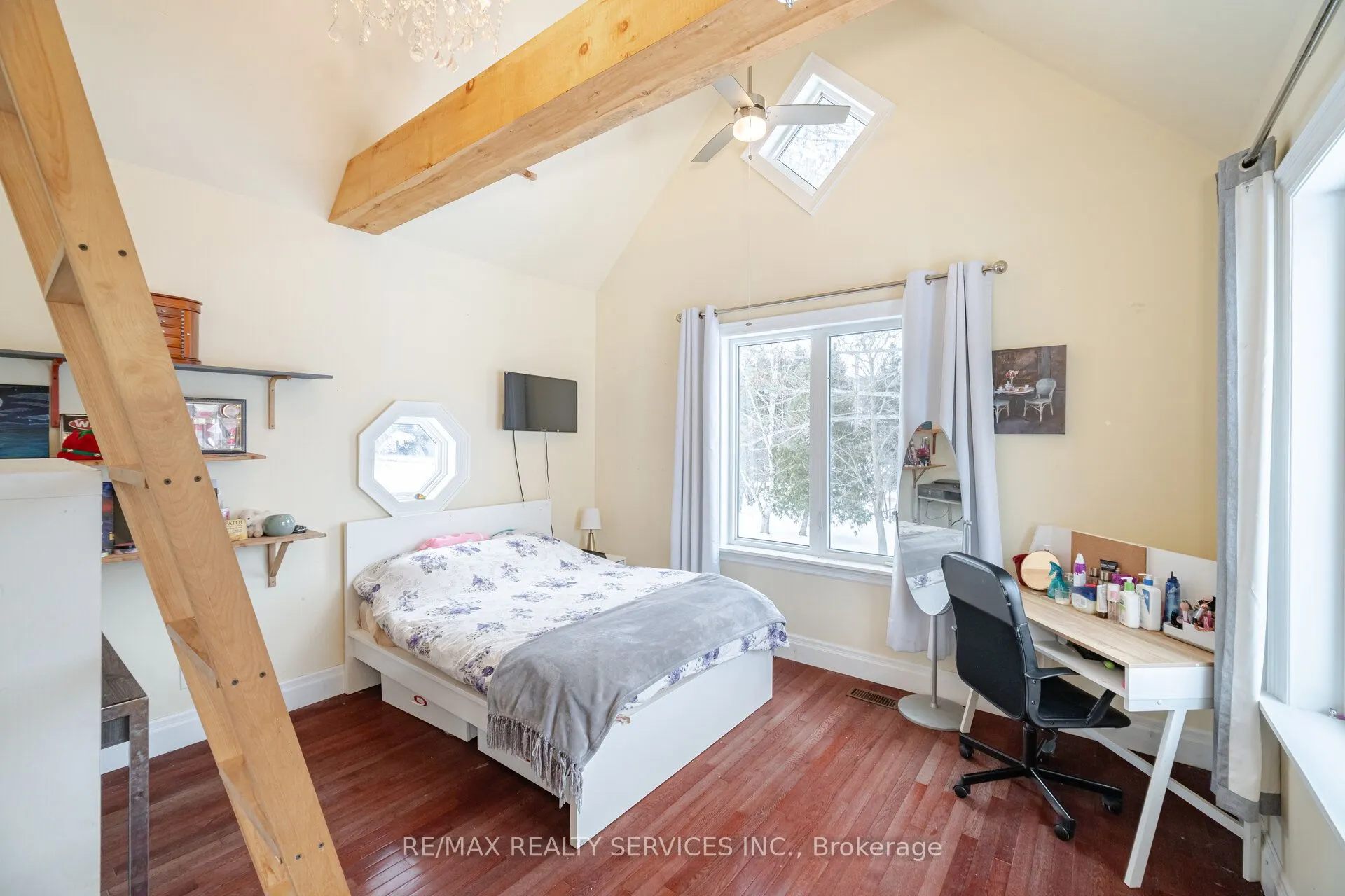 7 Shell Crescent