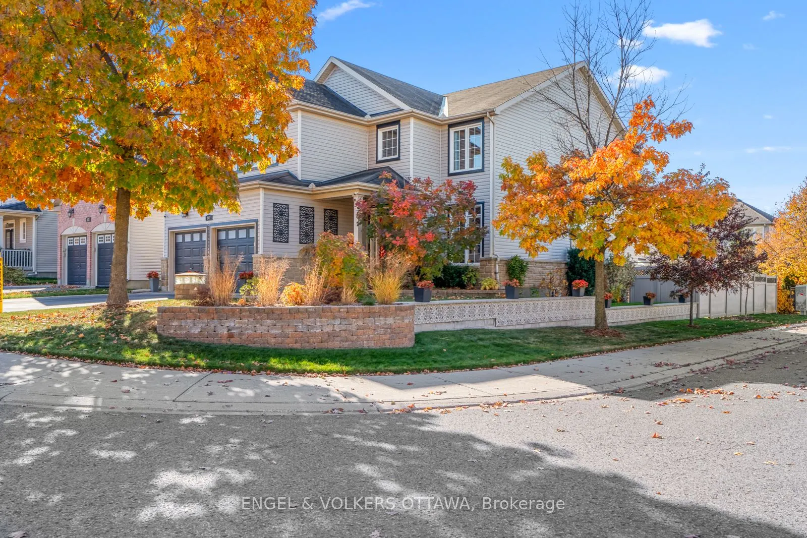 341 SHADEHILL Crescent