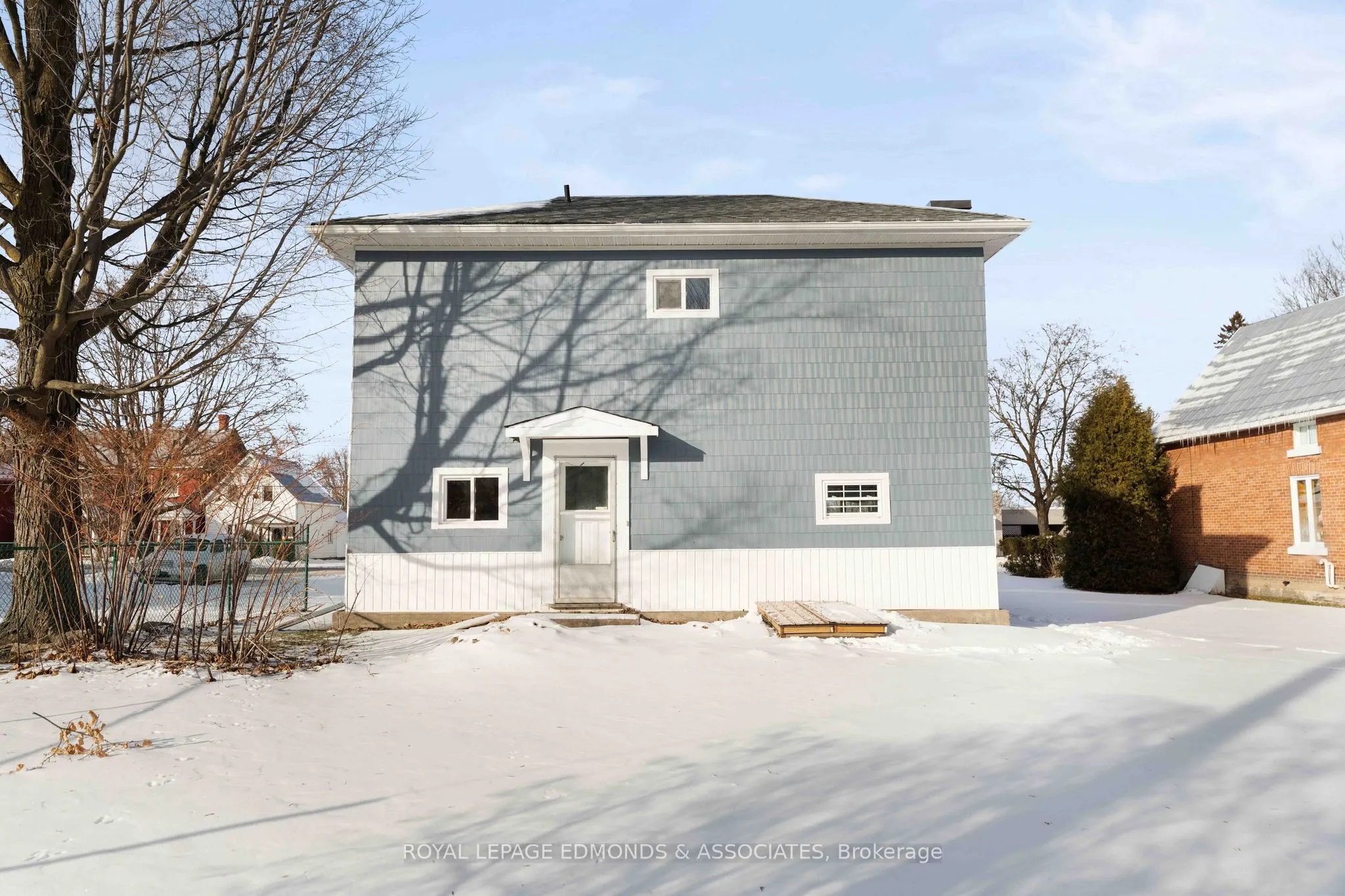 256 Renfrew Street