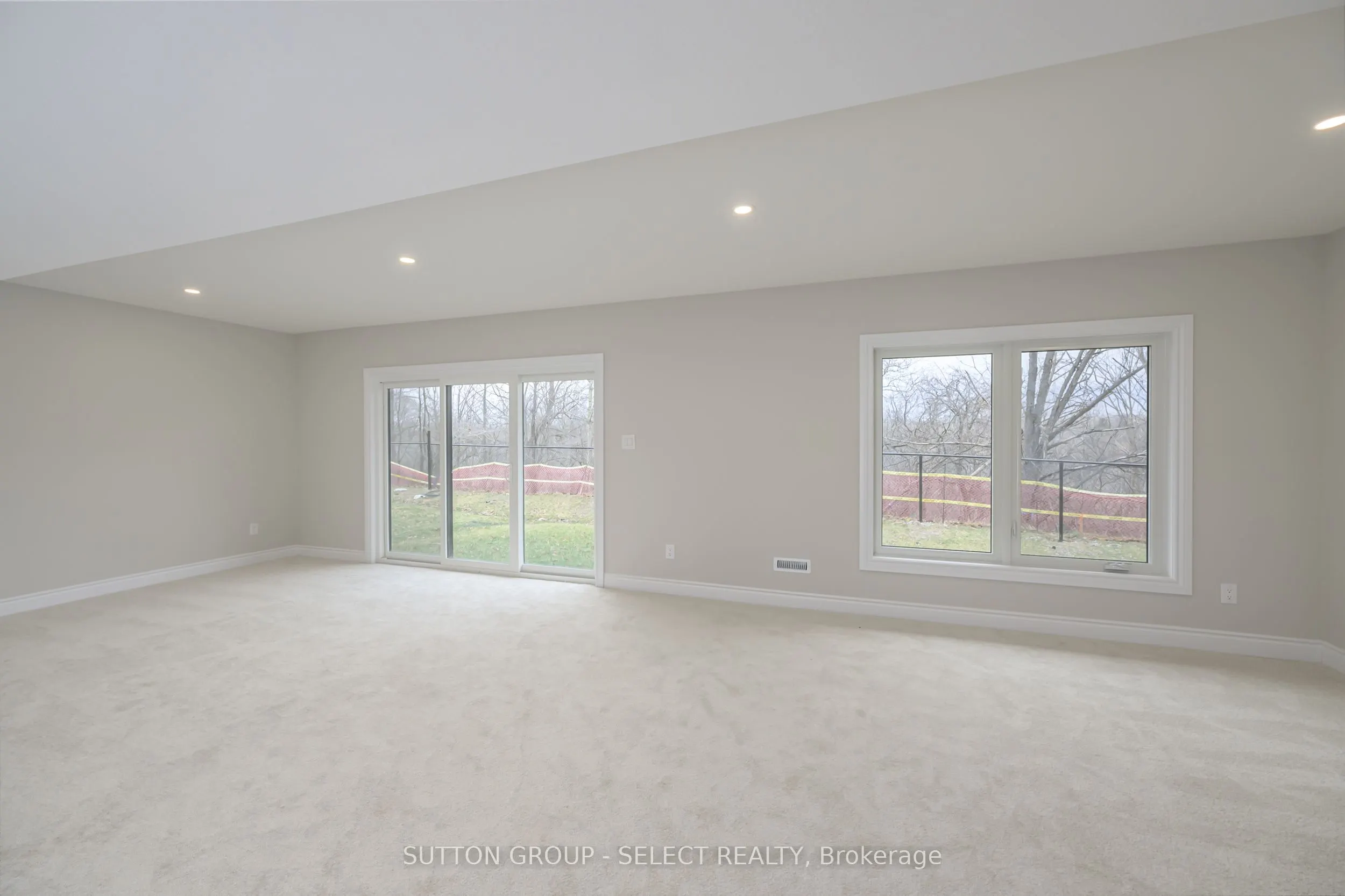 2835 SHEFFIELD Place, #14