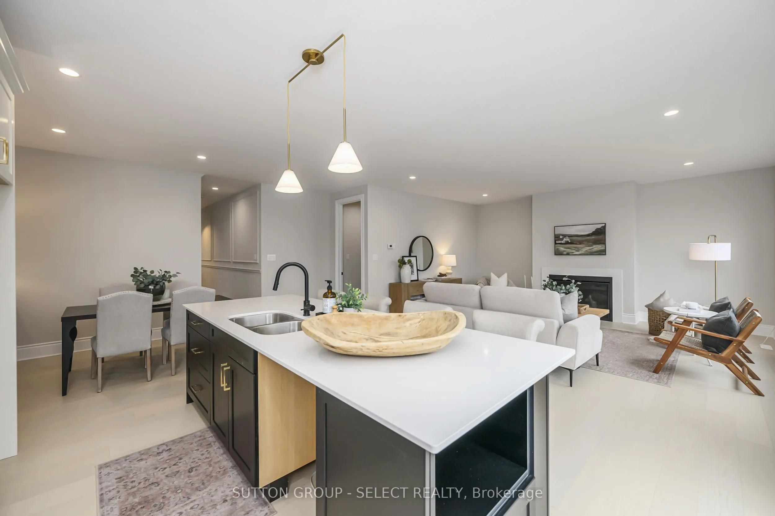 2835 SHEFFIELD Place, #14