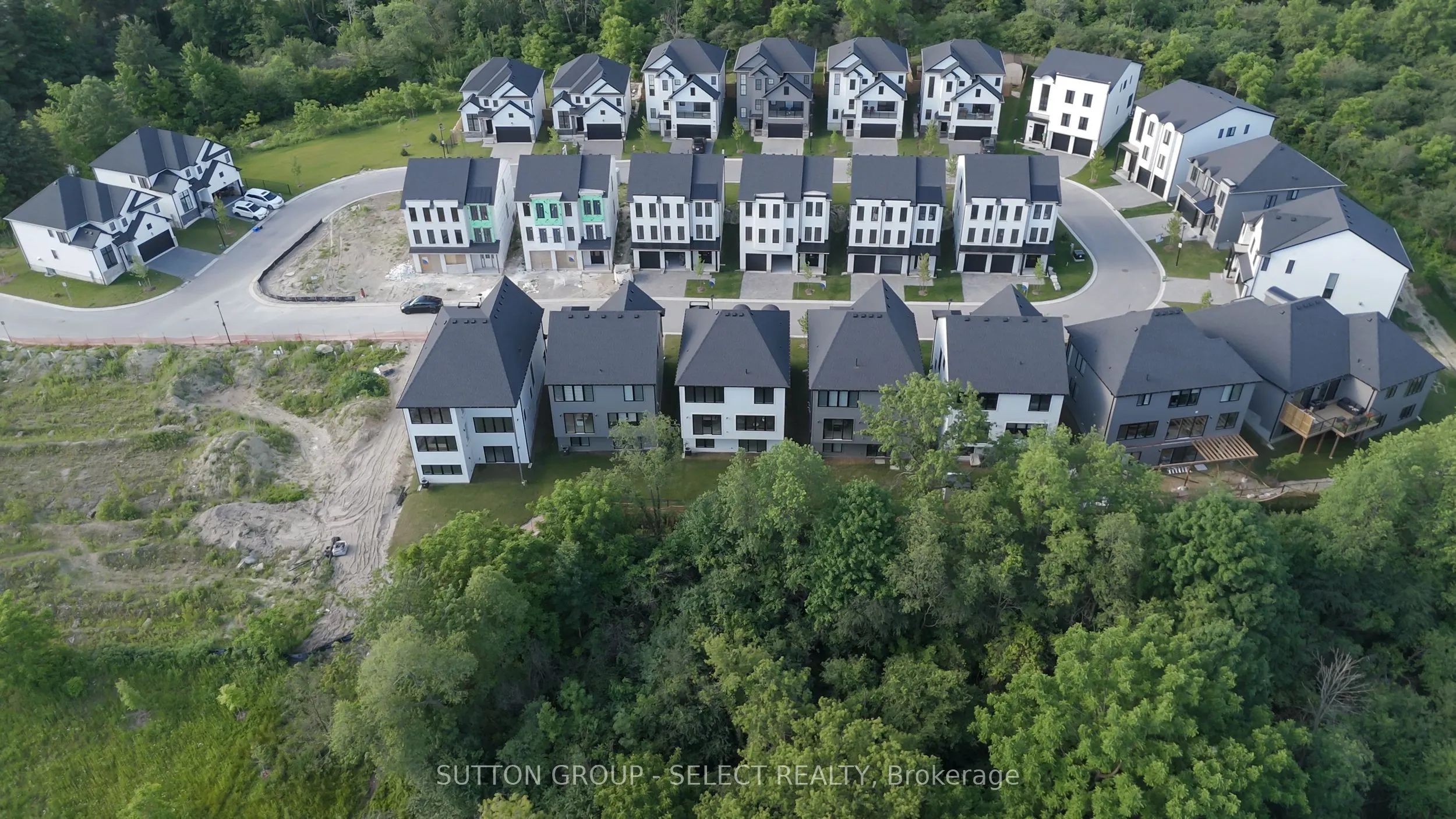 2835 SHEFFIELD Place, #14