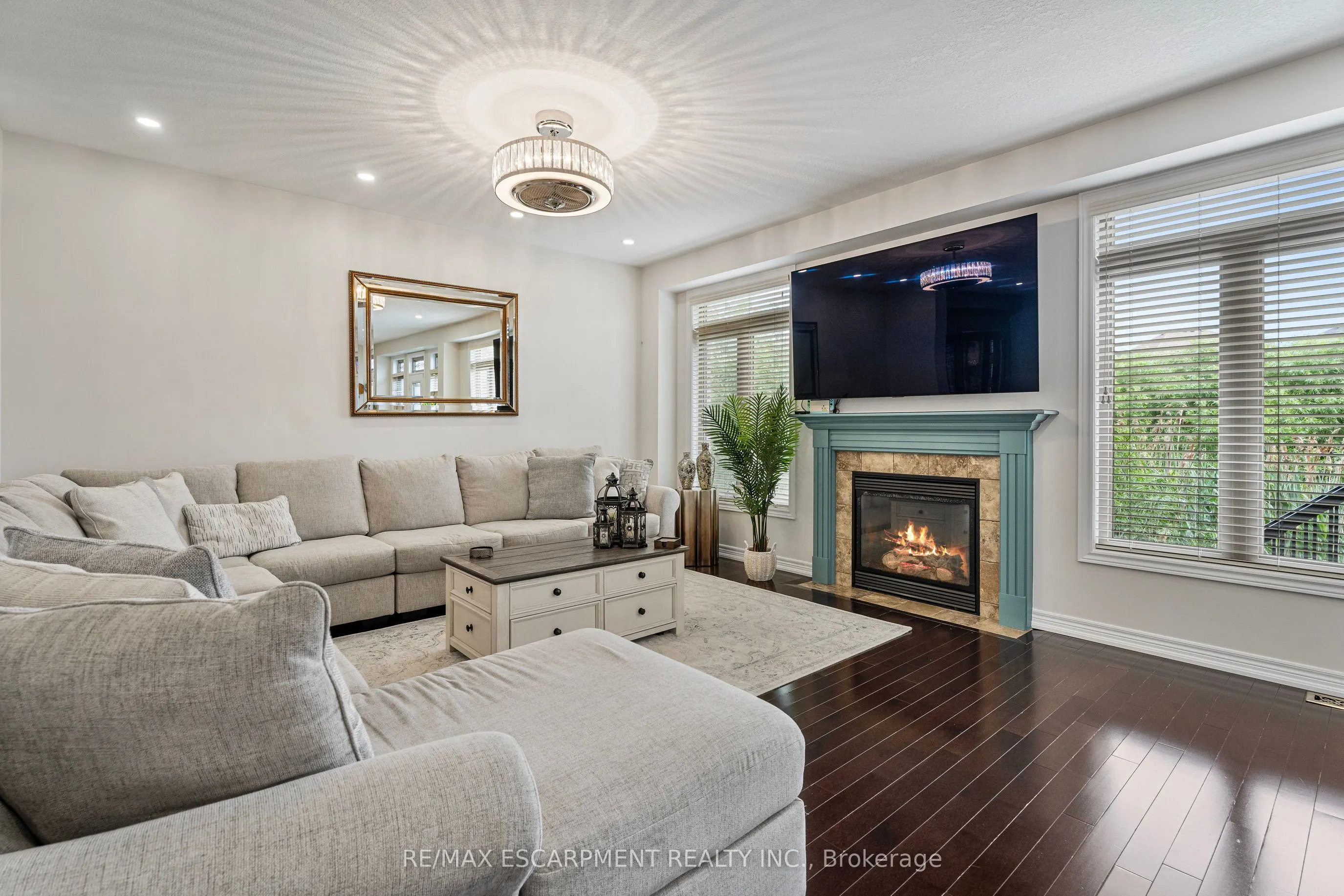 575 STONEHENGE Drive