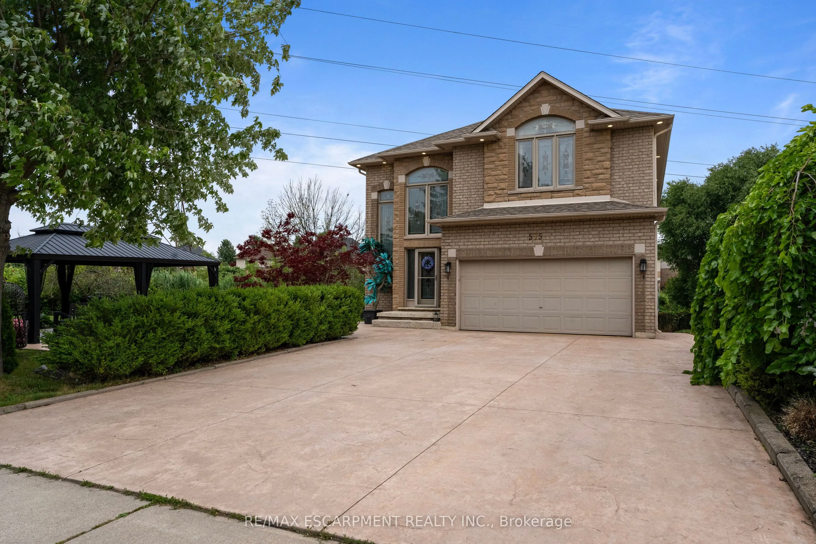575 STONEHENGE Drive