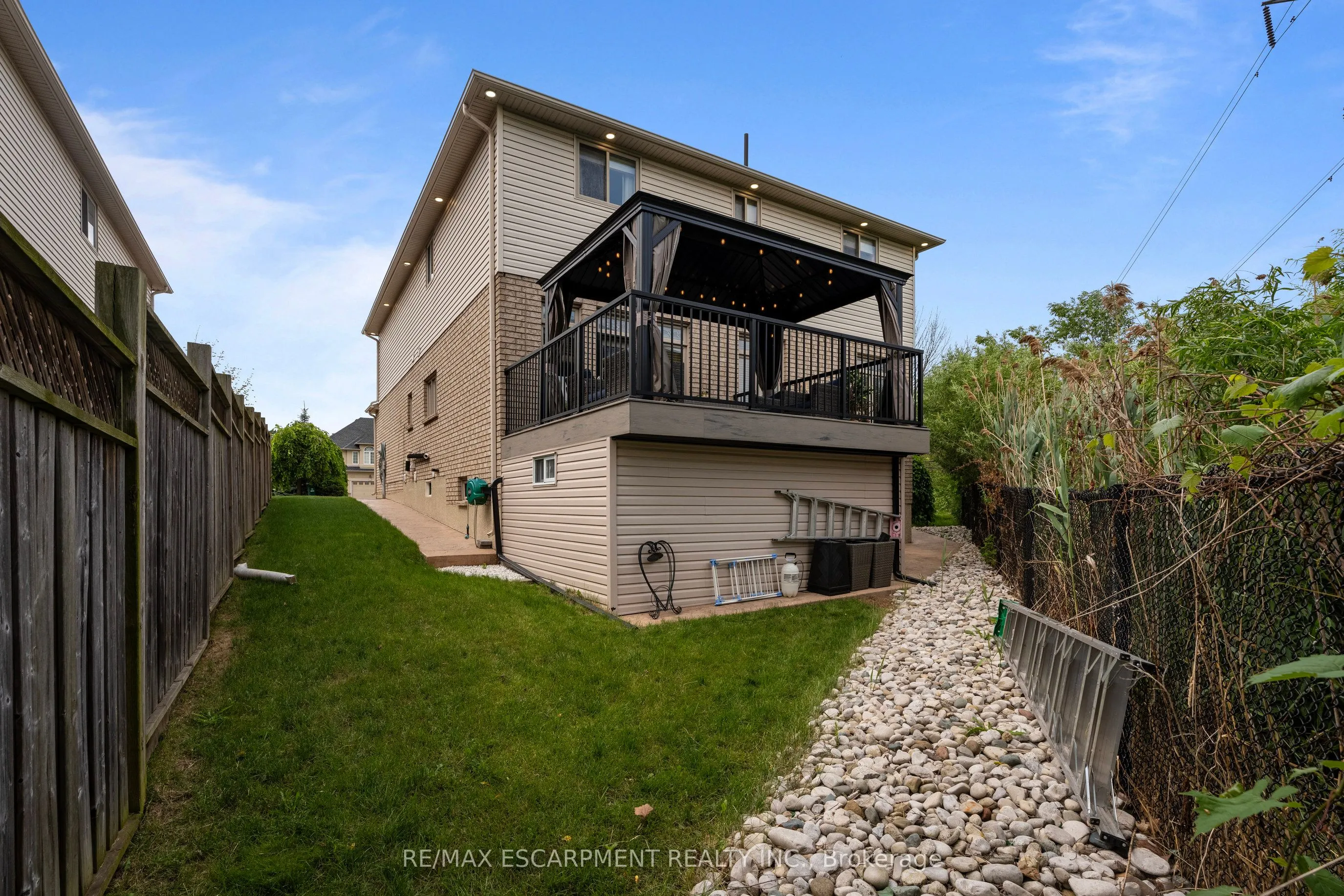 575 STONEHENGE Drive
