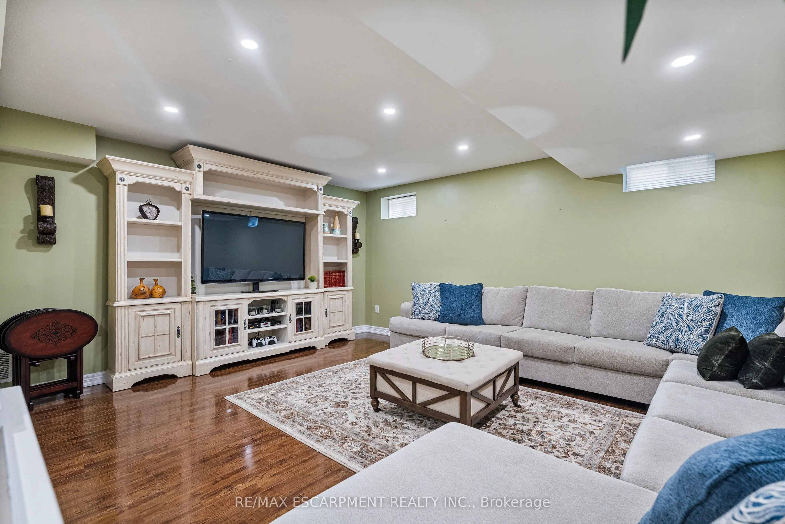 575 STONEHENGE Drive