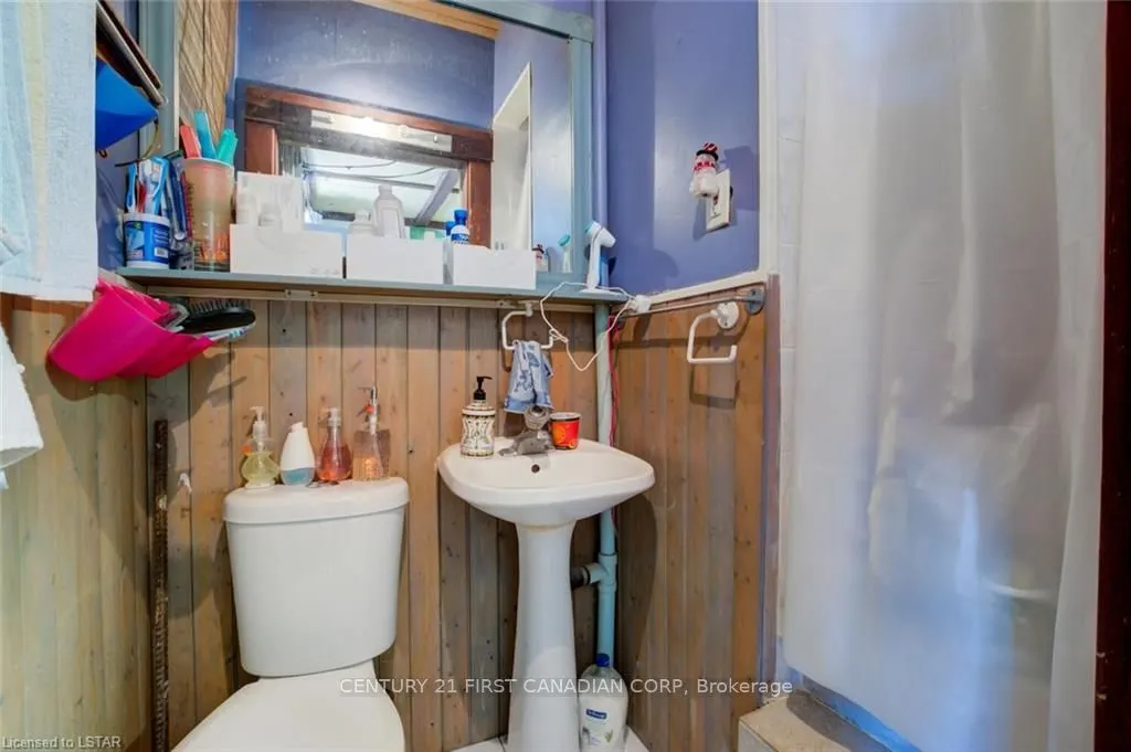 1066 Dundas Street E