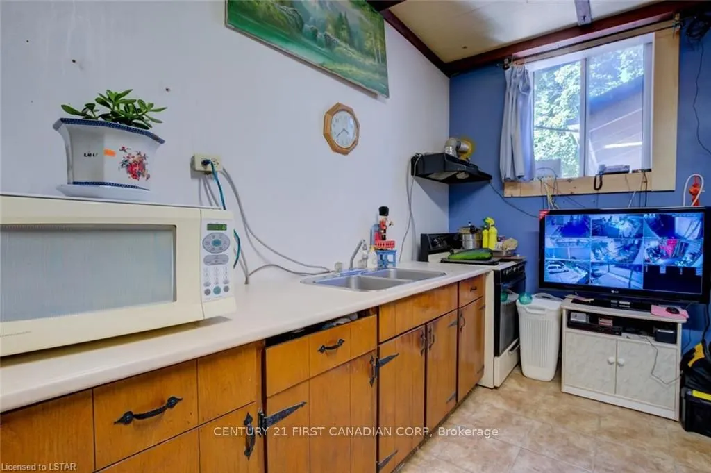 1066 Dundas Street E