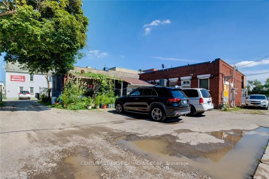 1066 Dundas Street E
