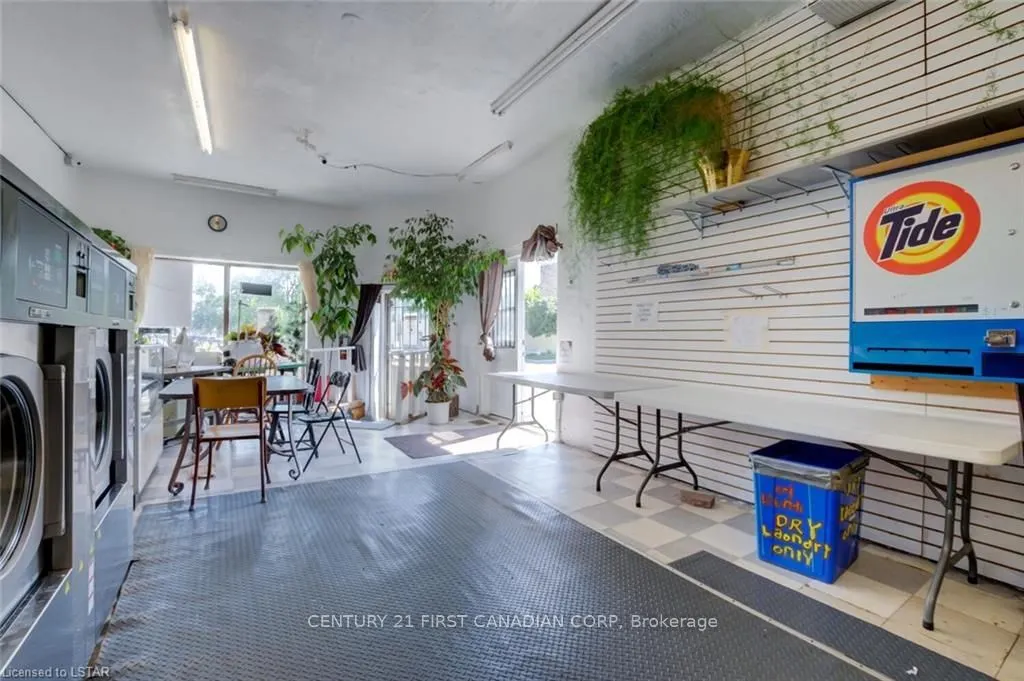1066 Dundas Street E