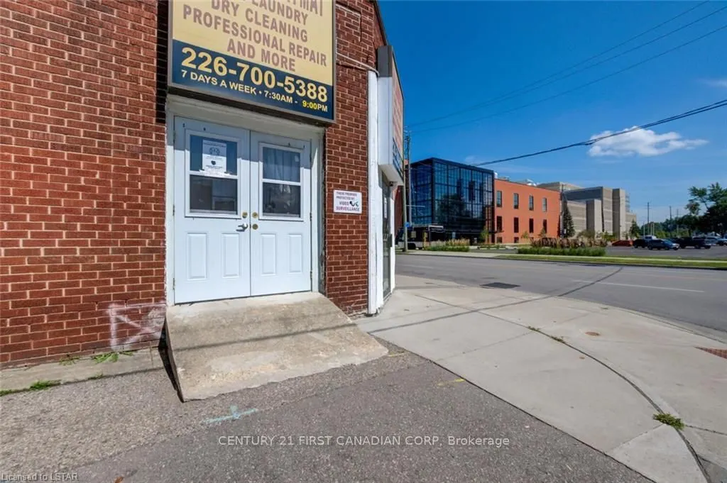 1066 Dundas Street E