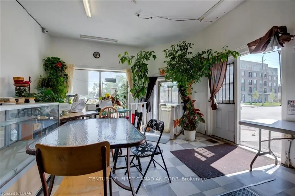 1066 Dundas Street E