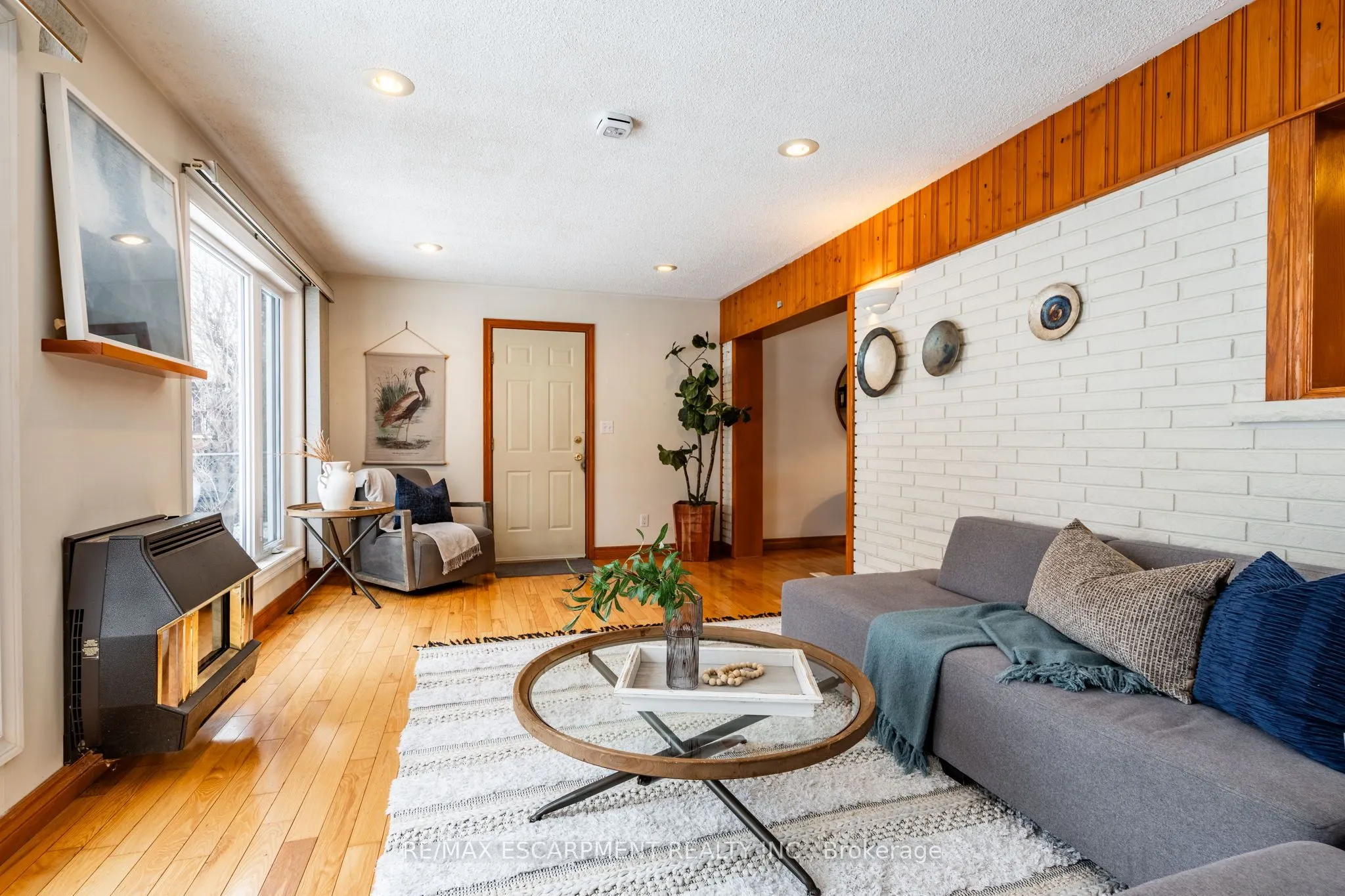 90 Lakeside Drive