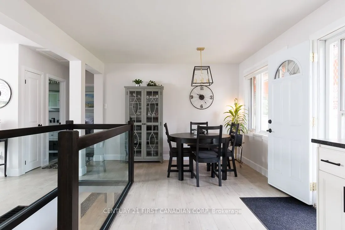 82 Queenston Crescent