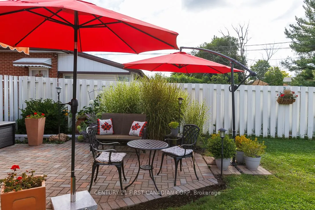 82 Queenston Crescent