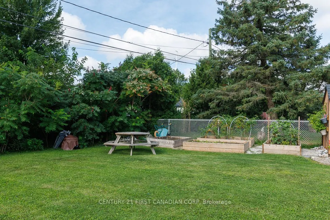 82 Queenston Crescent