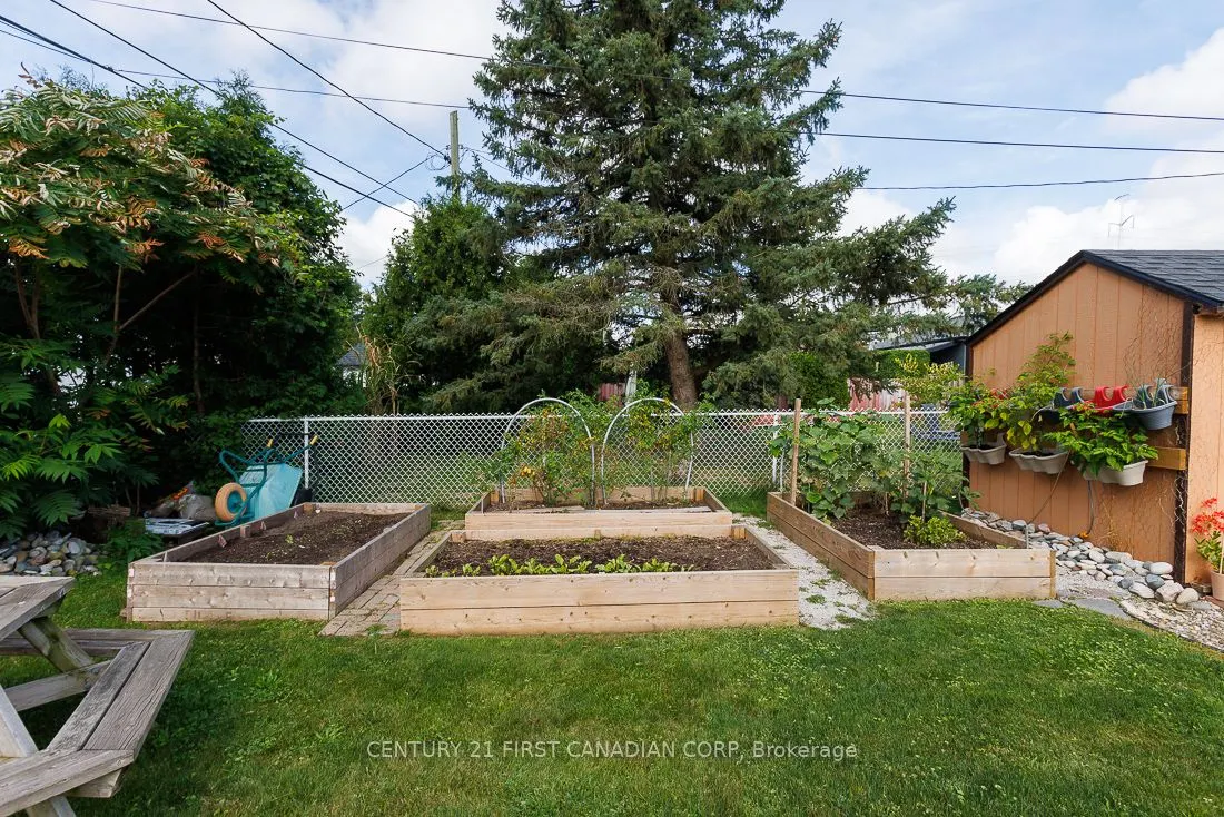 82 Queenston Crescent