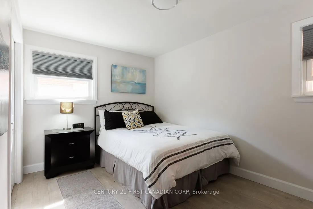 82 Queenston Crescent