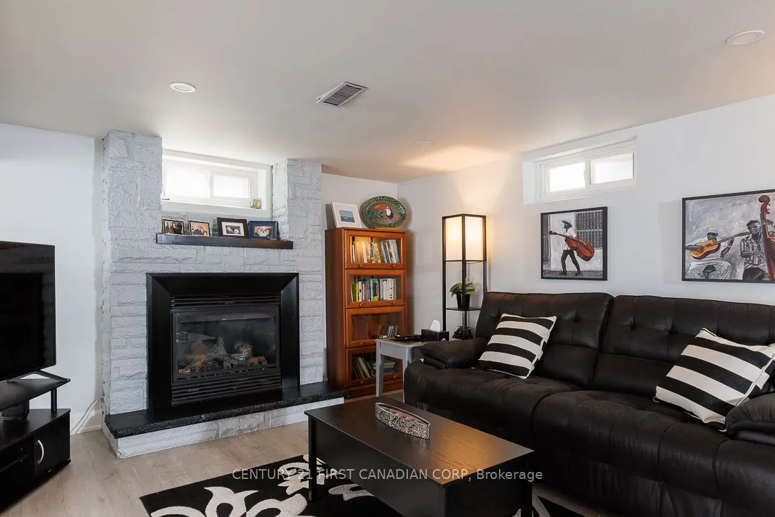 82 Queenston Crescent