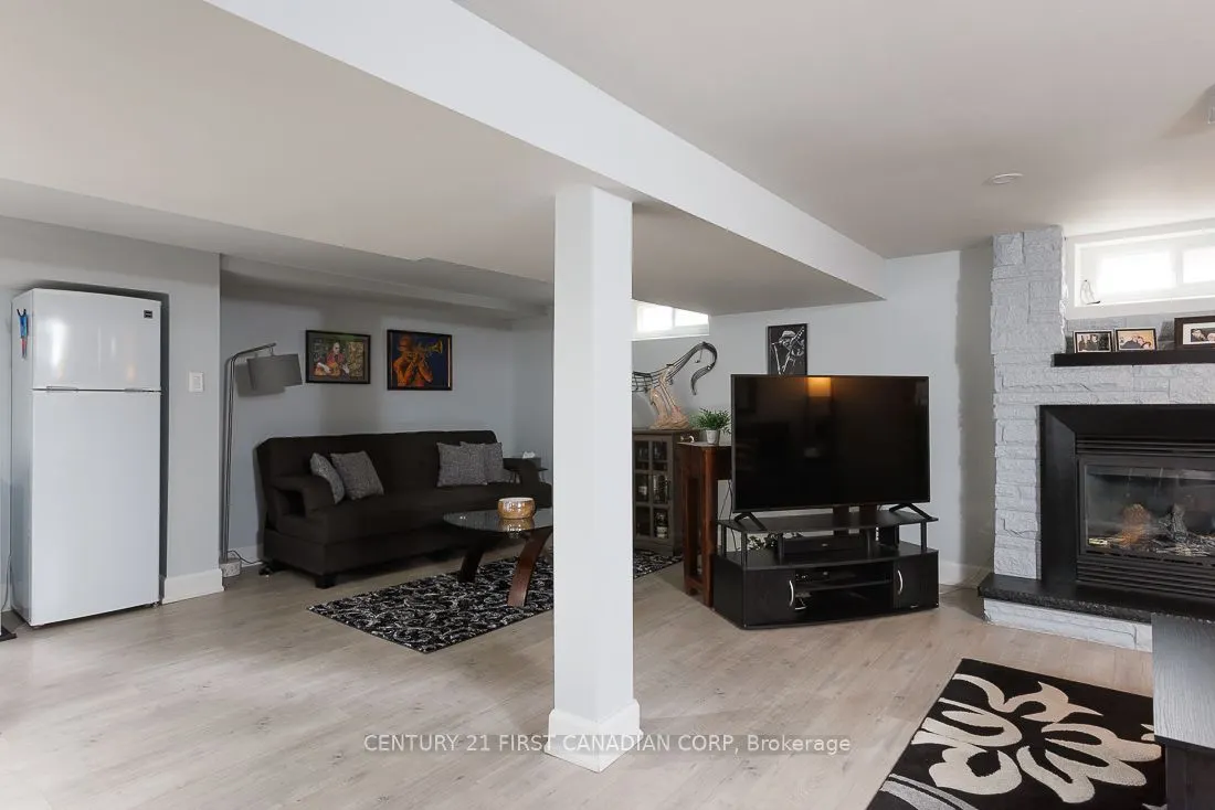 82 Queenston Crescent