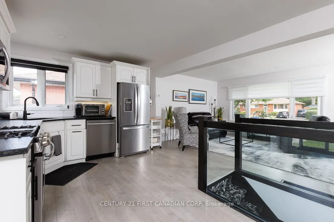 82 Queenston Crescent