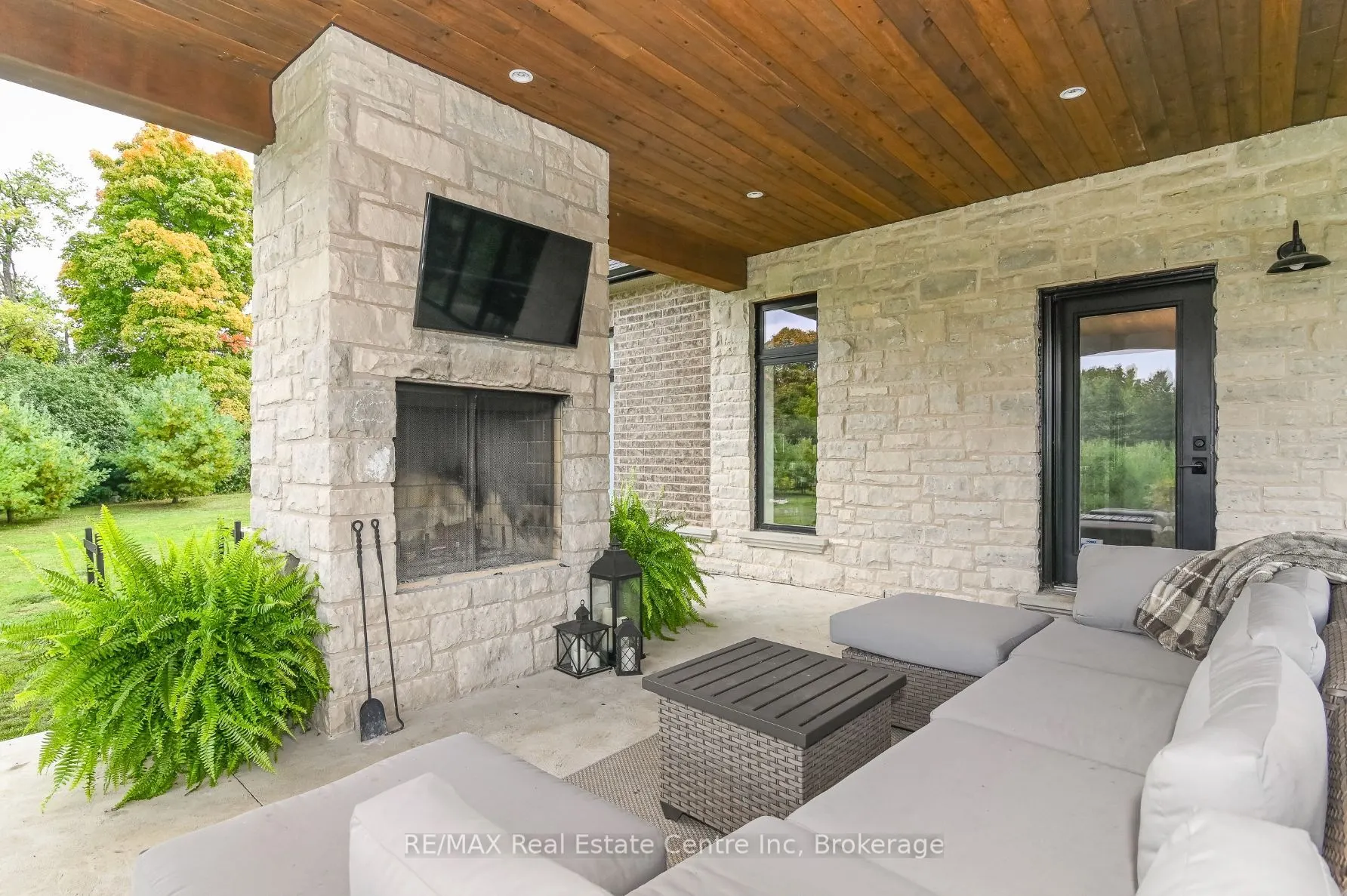 693 ARKELL Road