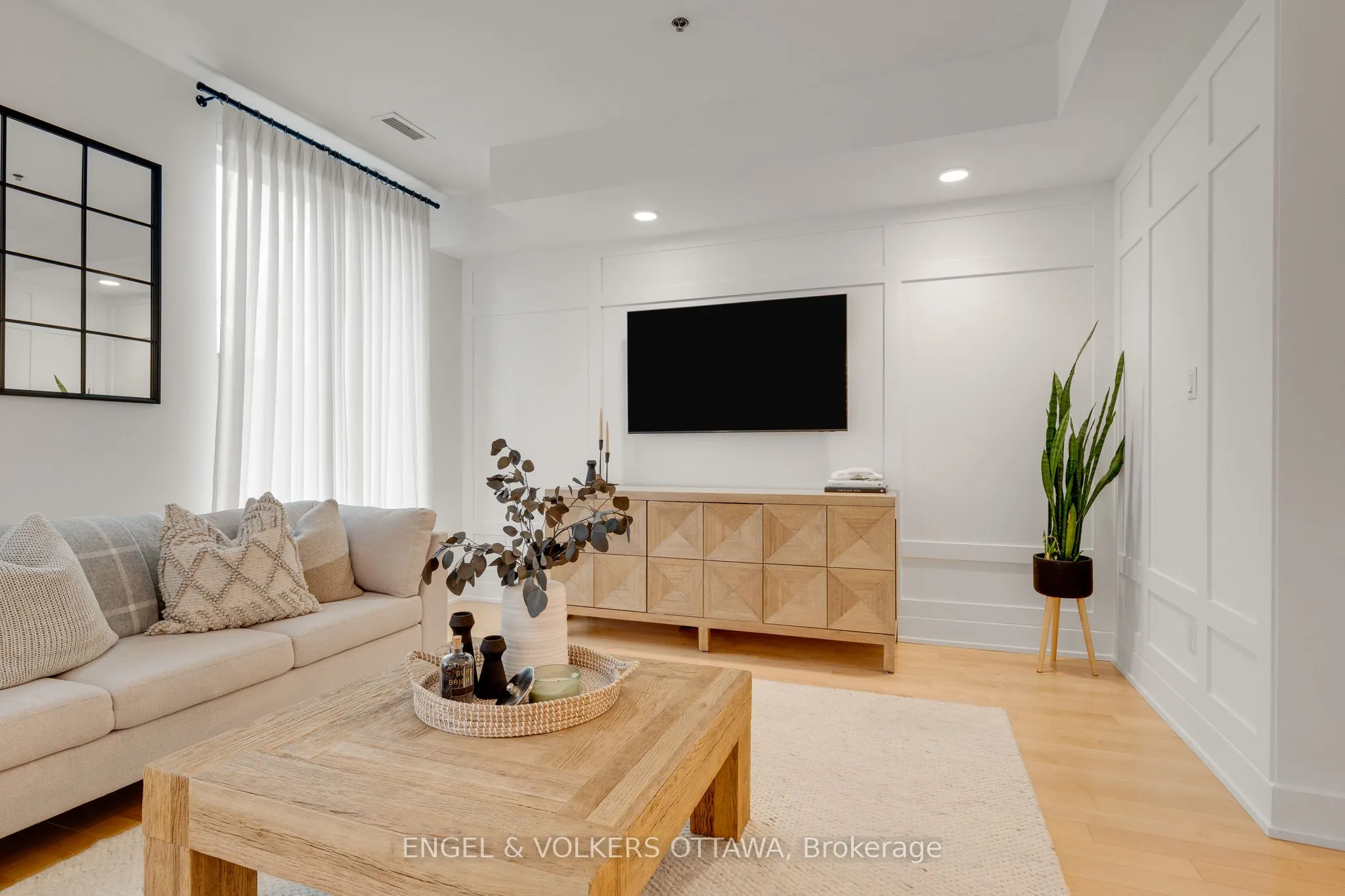 197 Lisgar Street #218