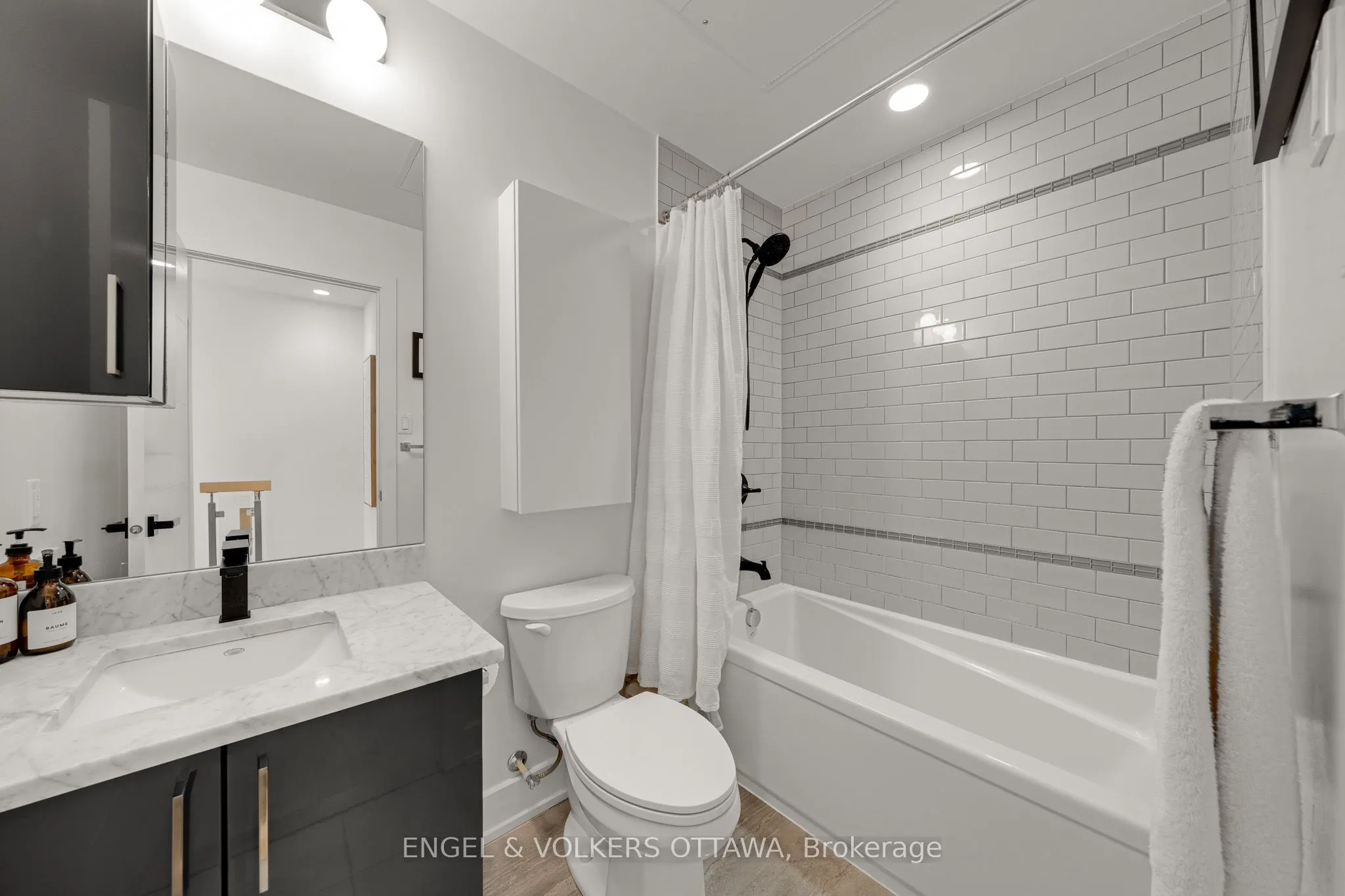 197 Lisgar Street #218