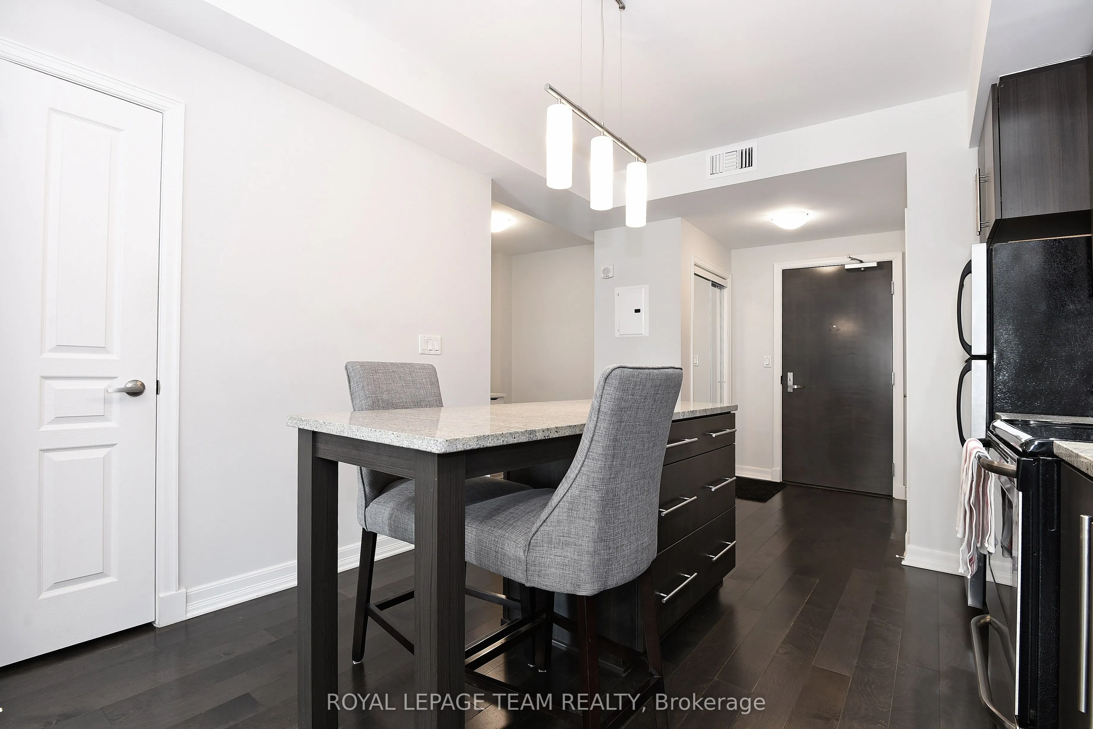 238 Besserer Street, #711