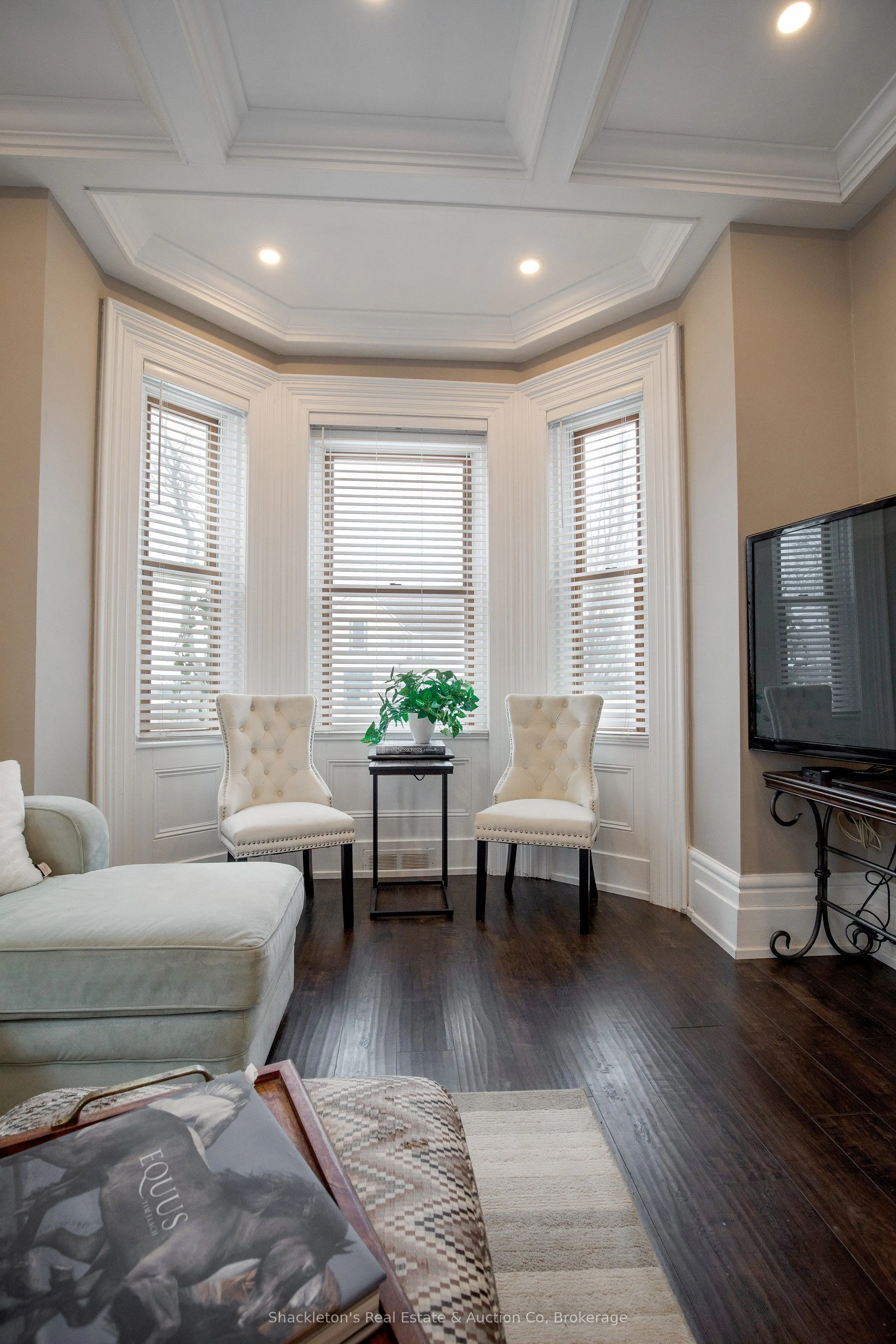 382 Queen Street E