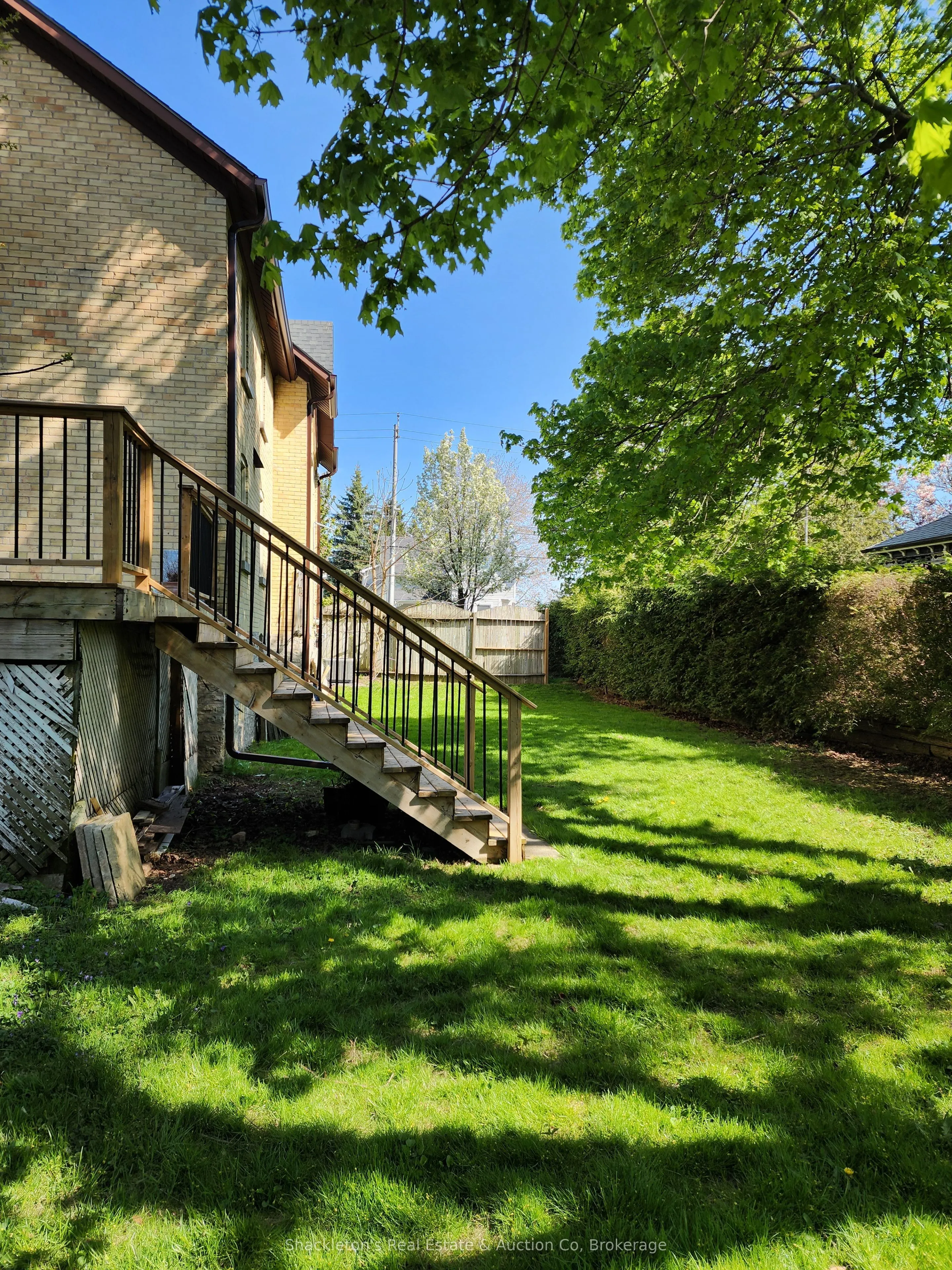 382 Queen Street E