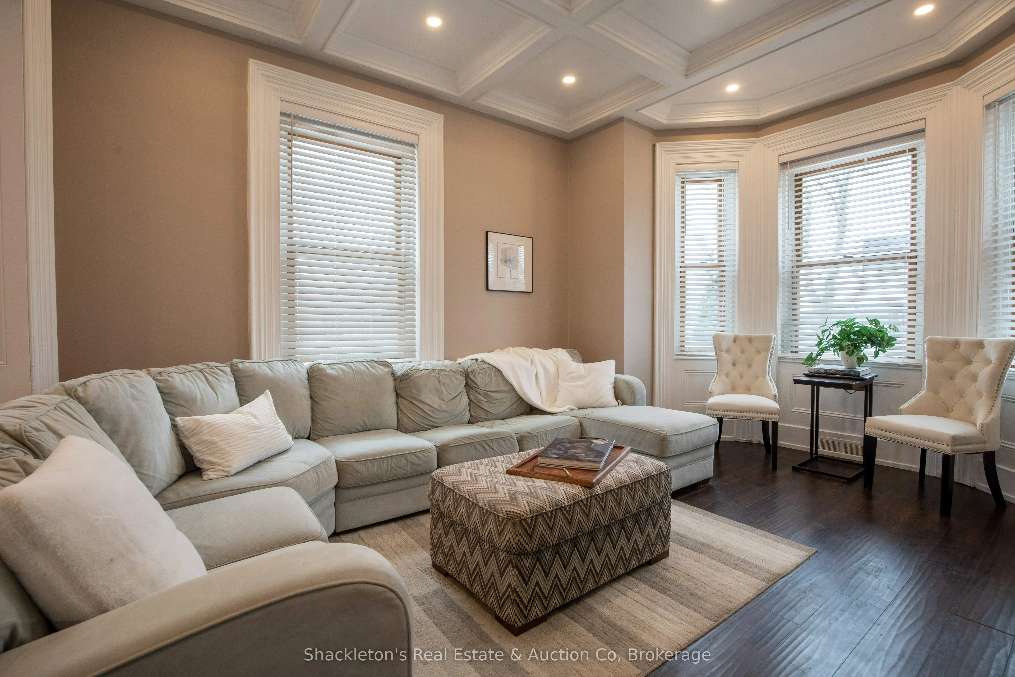 382 Queen Street E