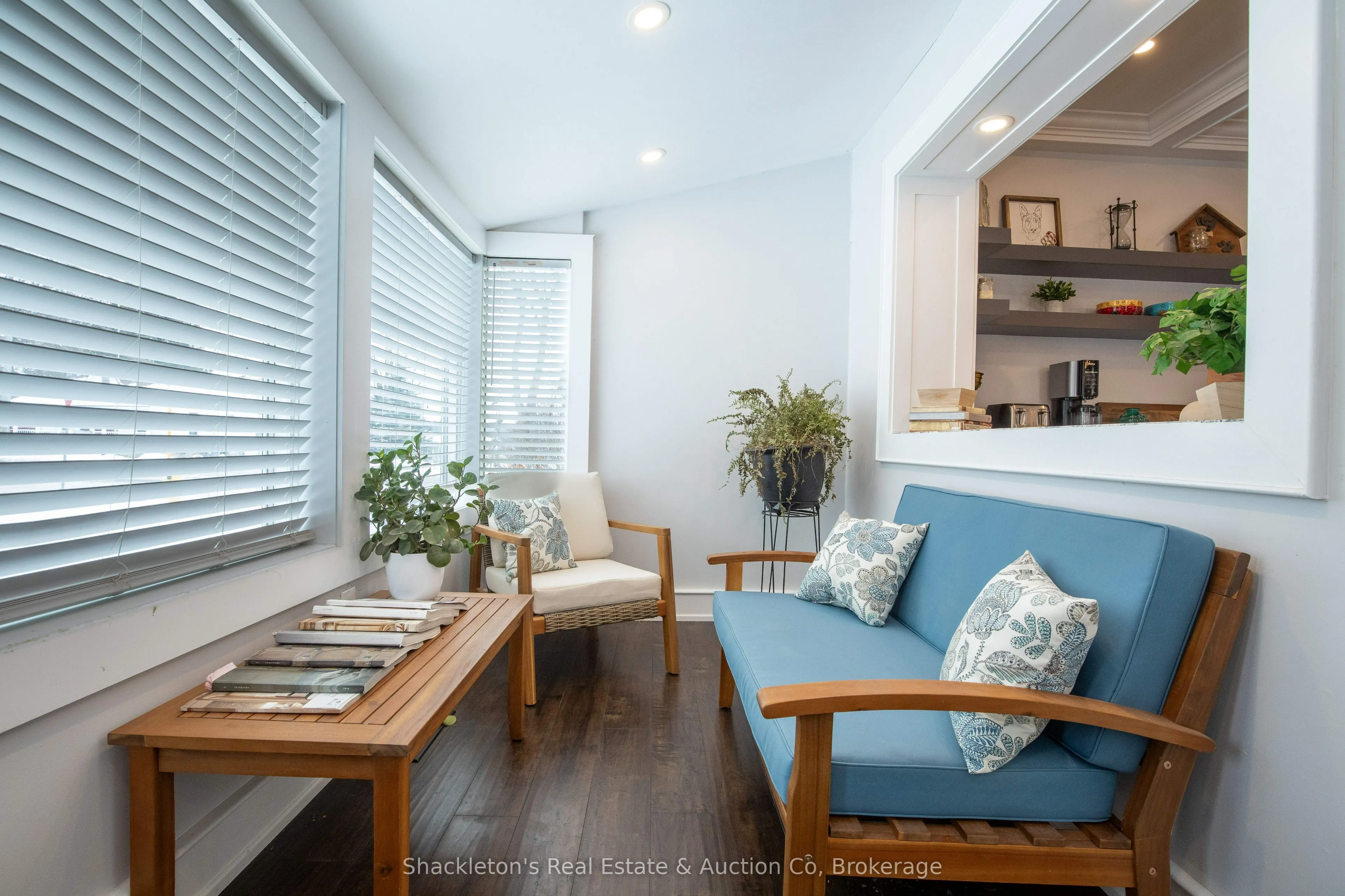 382 Queen Street E