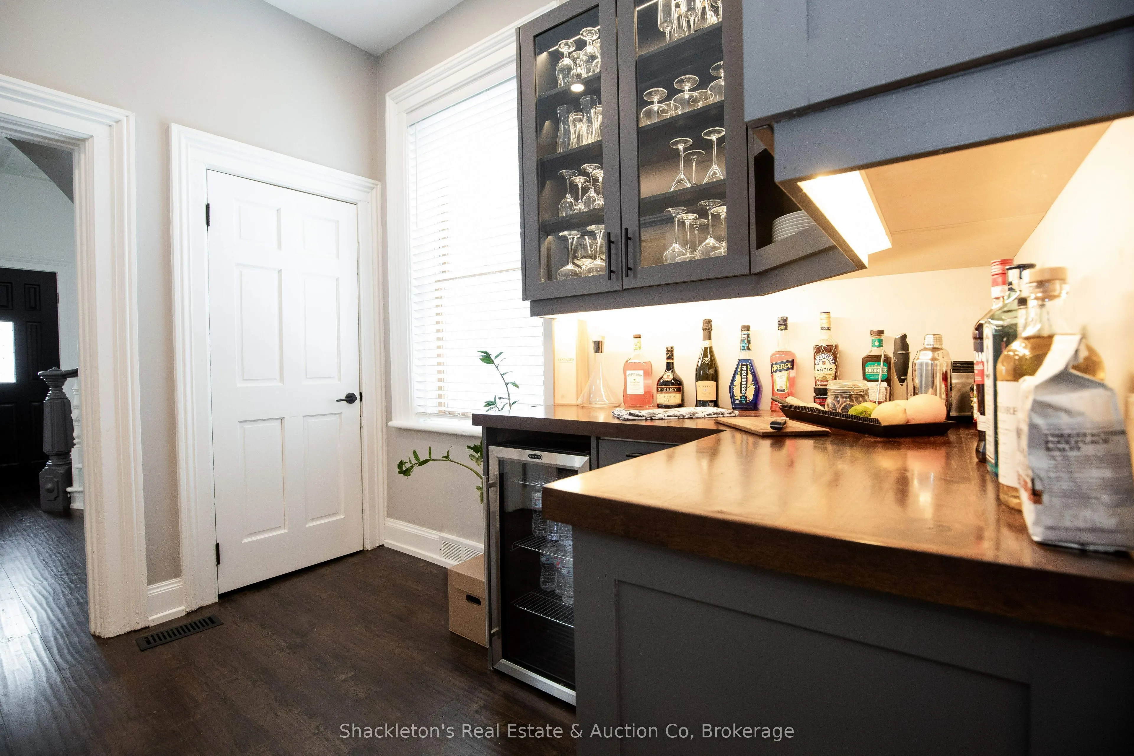 382 Queen Street E