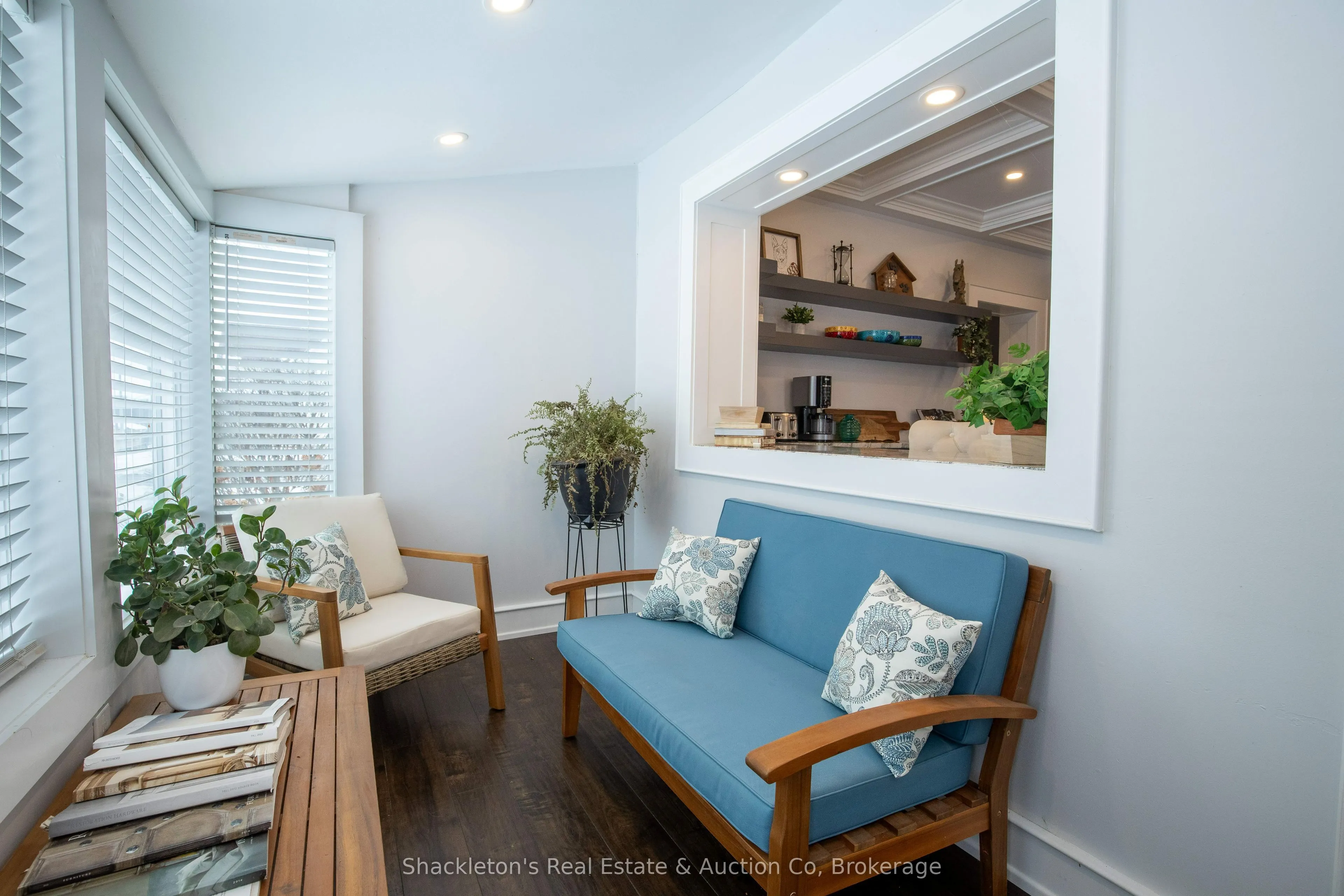 382 Queen Street E